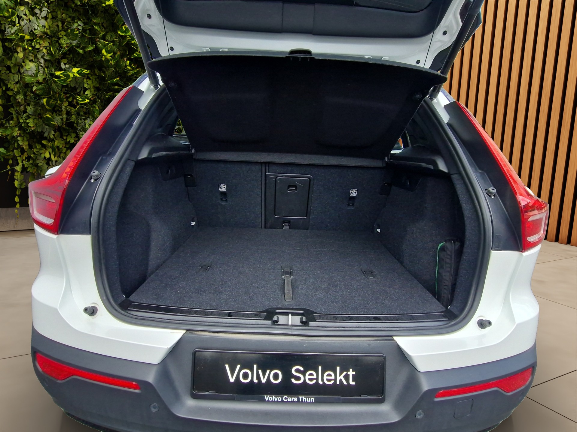 VOLVO XC40 P8 Twin Pro AWD-image-14