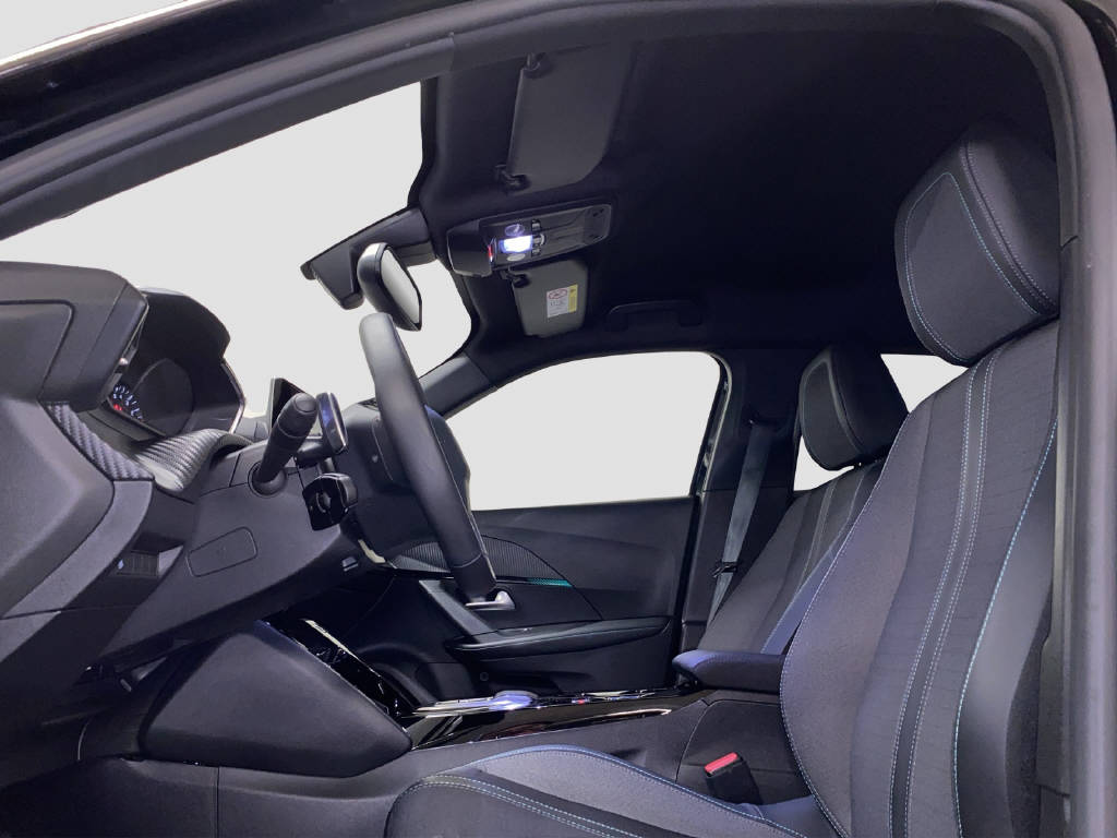 PEUGEOT 2008 1.2 PureTech 130 Allure-image-6