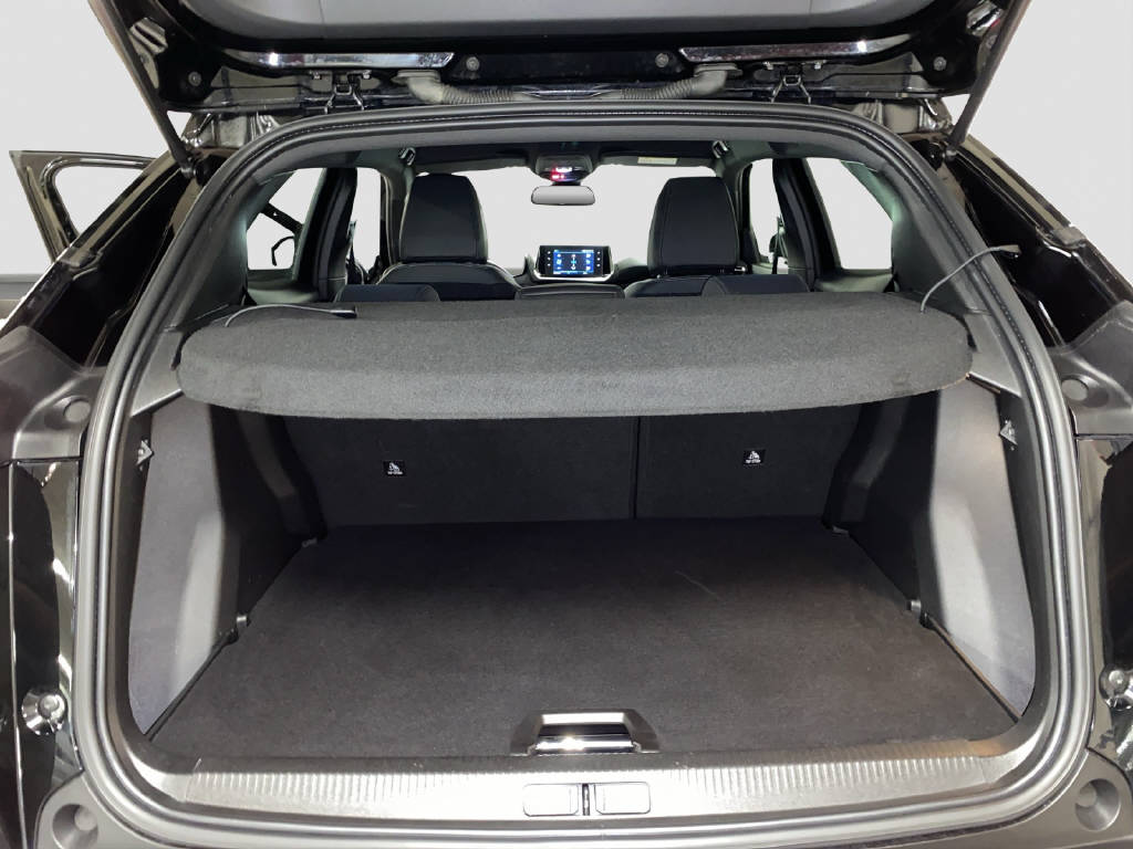 PEUGEOT 2008 1.2 PureTech 130 Allure-image-13