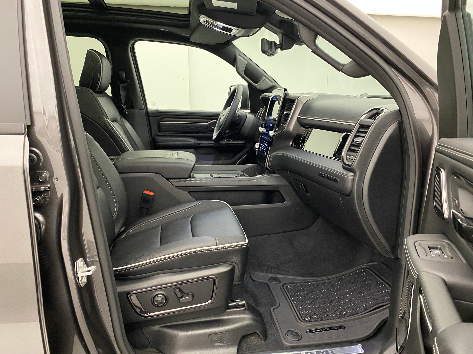 DODGE Ram 1500 5.7 Limited Night eTorque MY 2026-image-11