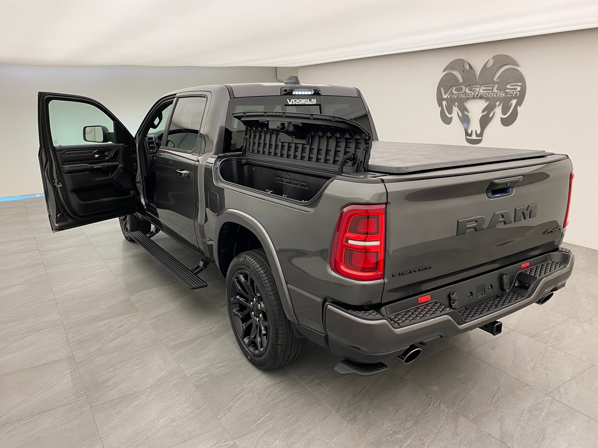 DODGE Ram 1500 5.7 Limited Night eTorque MY 2026-image-15