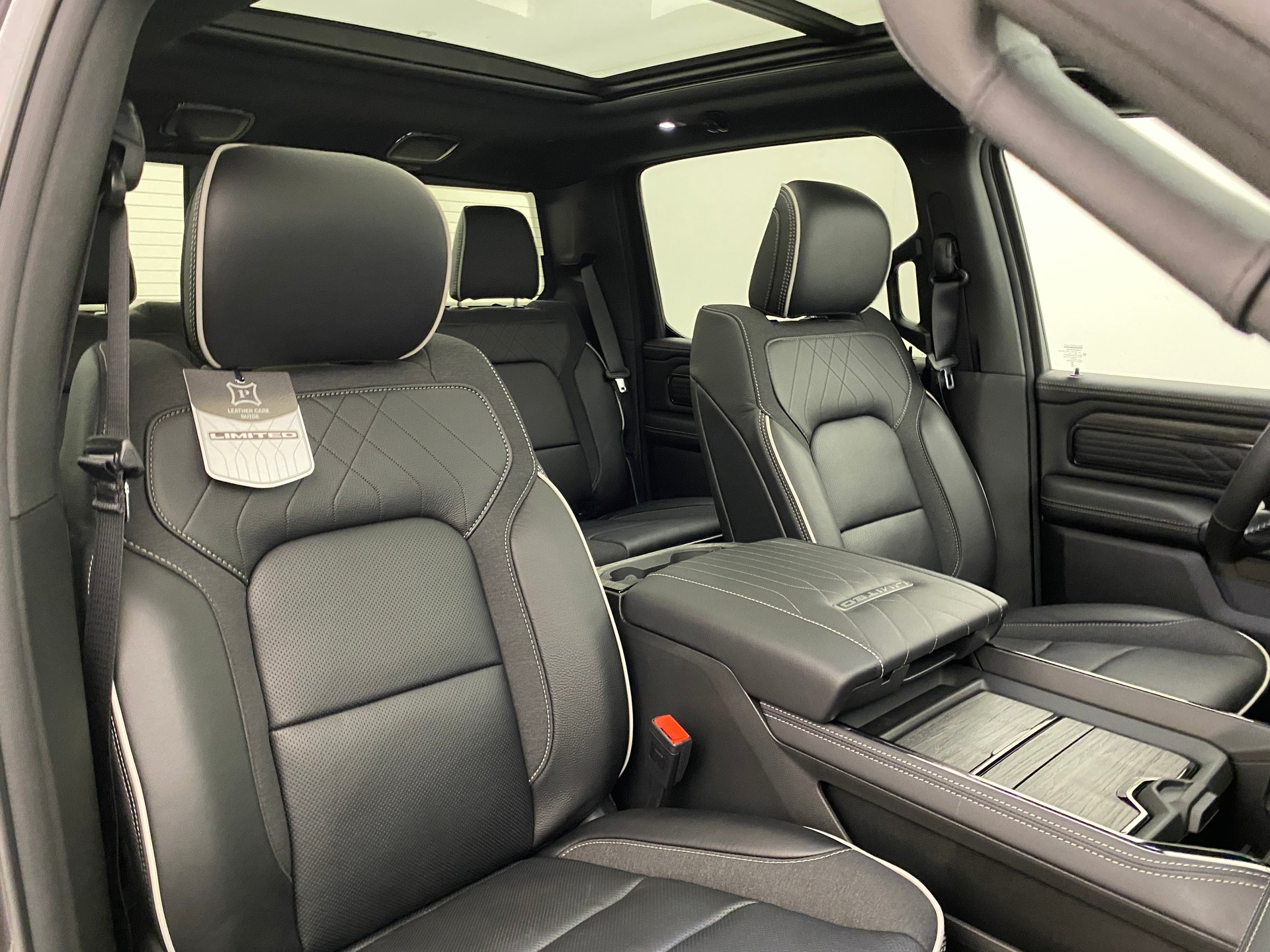 DODGE Ram 1500 5.7 Limited Night eTorque MY 2026-image-10
