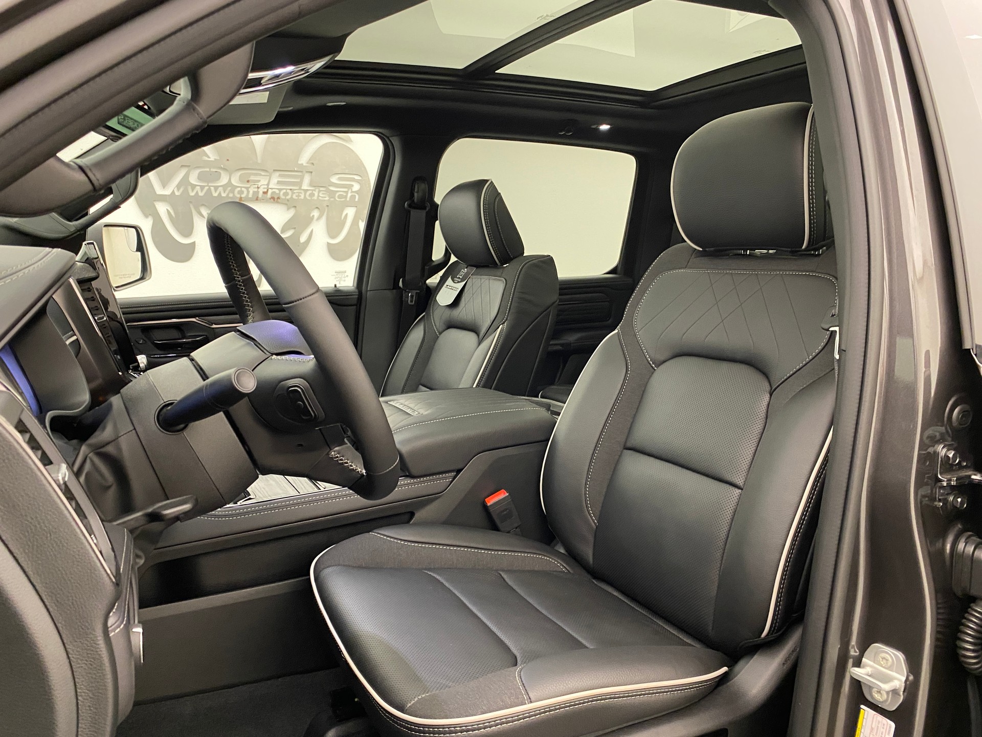 DODGE Ram 1500 5.7 Limited Night eTorque MY 2026-image-8