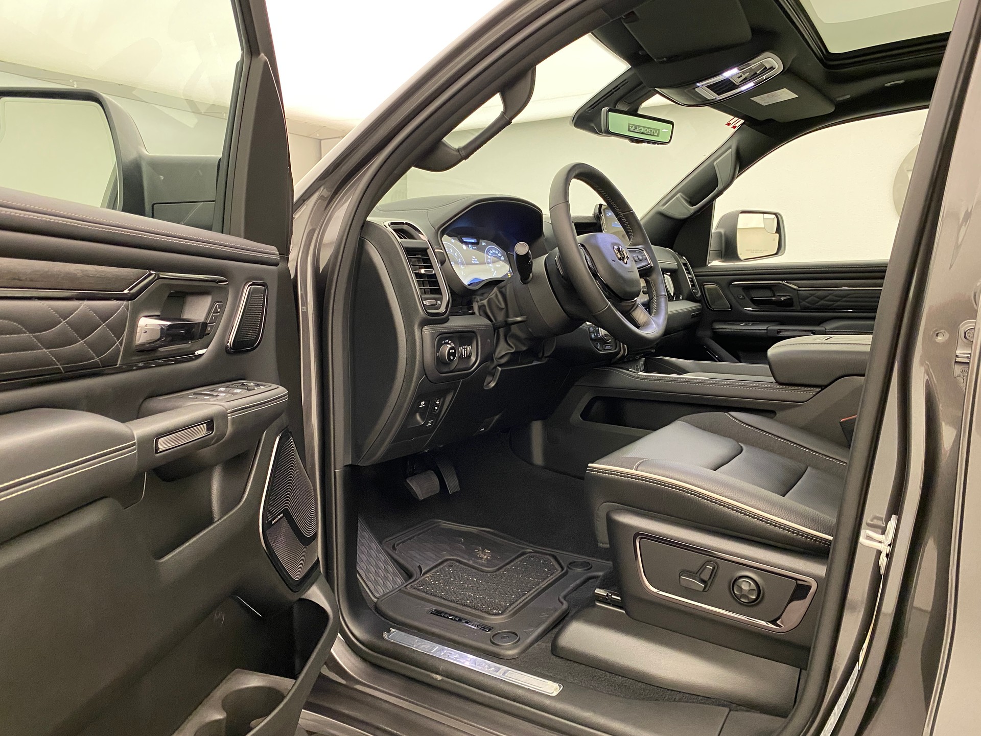 DODGE Ram 1500 5.7 Limited Night eTorque MY 2026-image-9