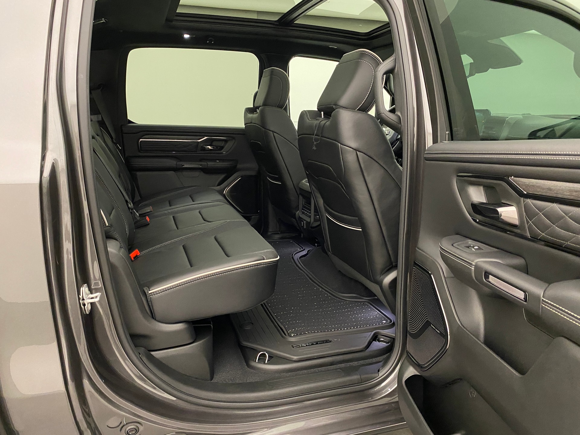 DODGE Ram 1500 5.7 Limited Night eTorque MY 2026-image-12