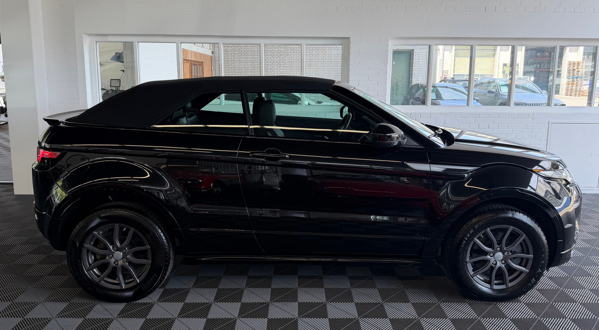 LAND ROVER Range Rover Evoque Convert. 2.0Si4 HSE Dynamic AT9-image-3