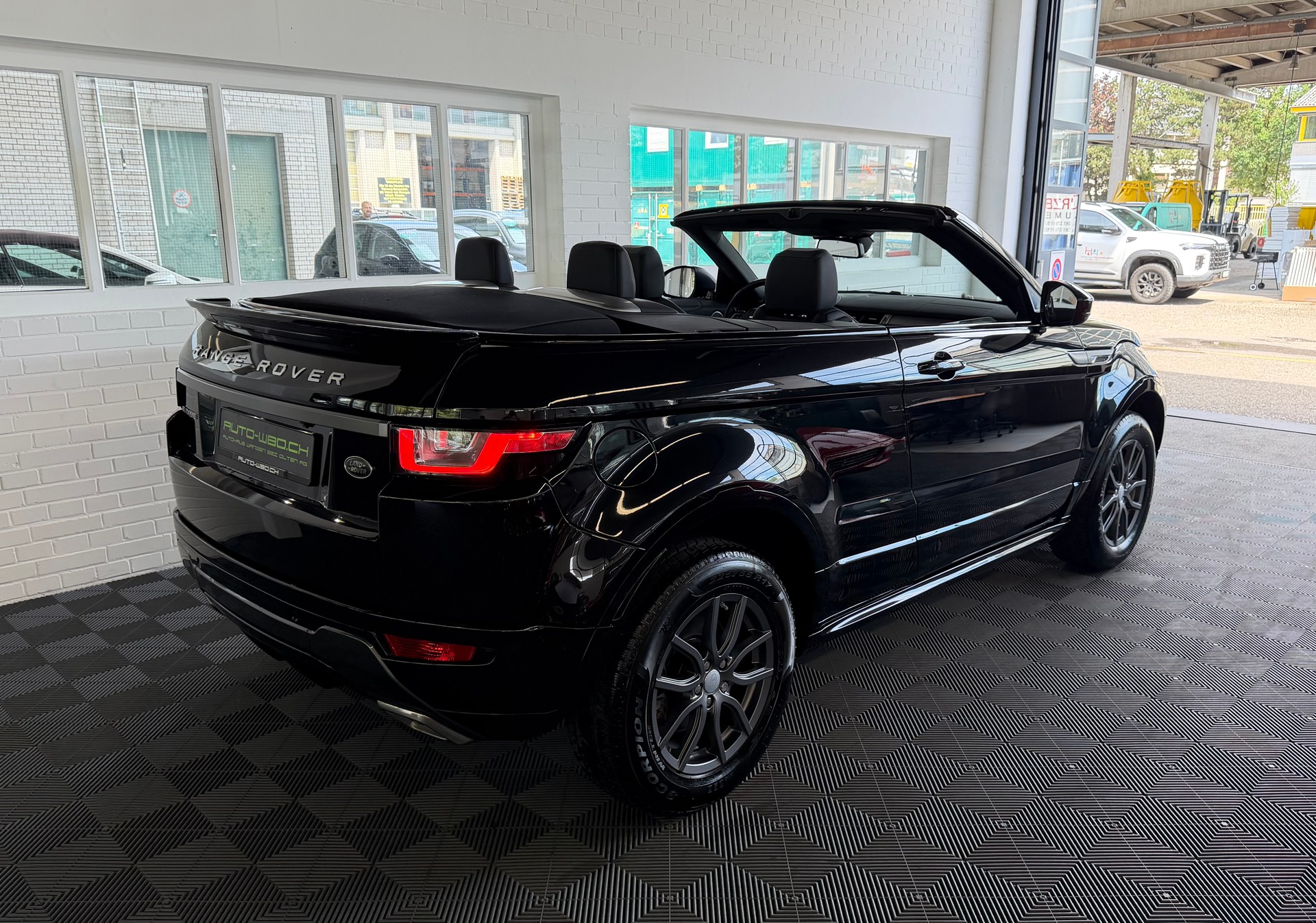 LAND ROVER Range Rover Evoque Convert. 2.0Si4 HSE Dynamic AT9-image-4