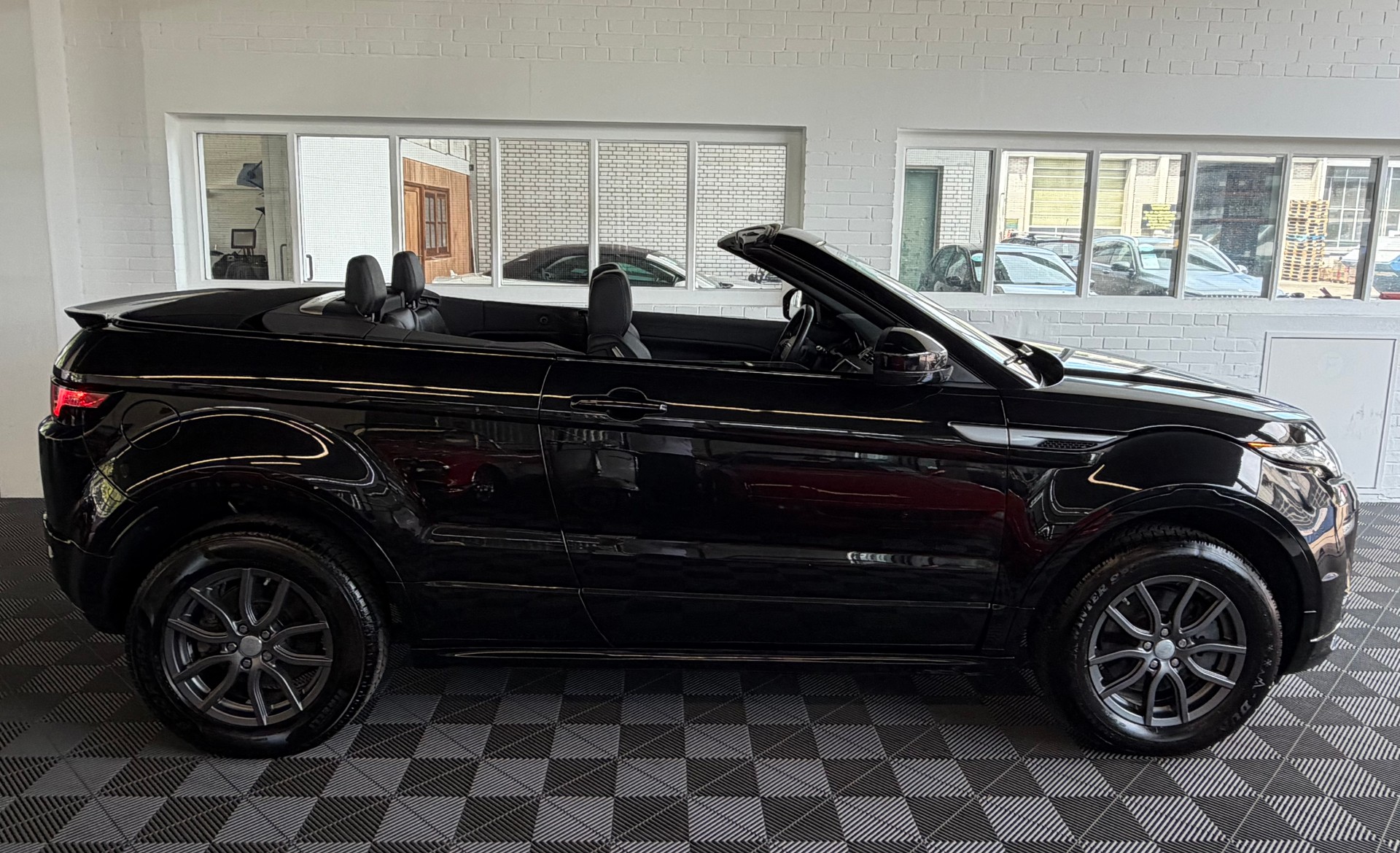 LAND ROVER Range Rover Evoque Convert. 2.0Si4 HSE Dynamic AT9-image-2