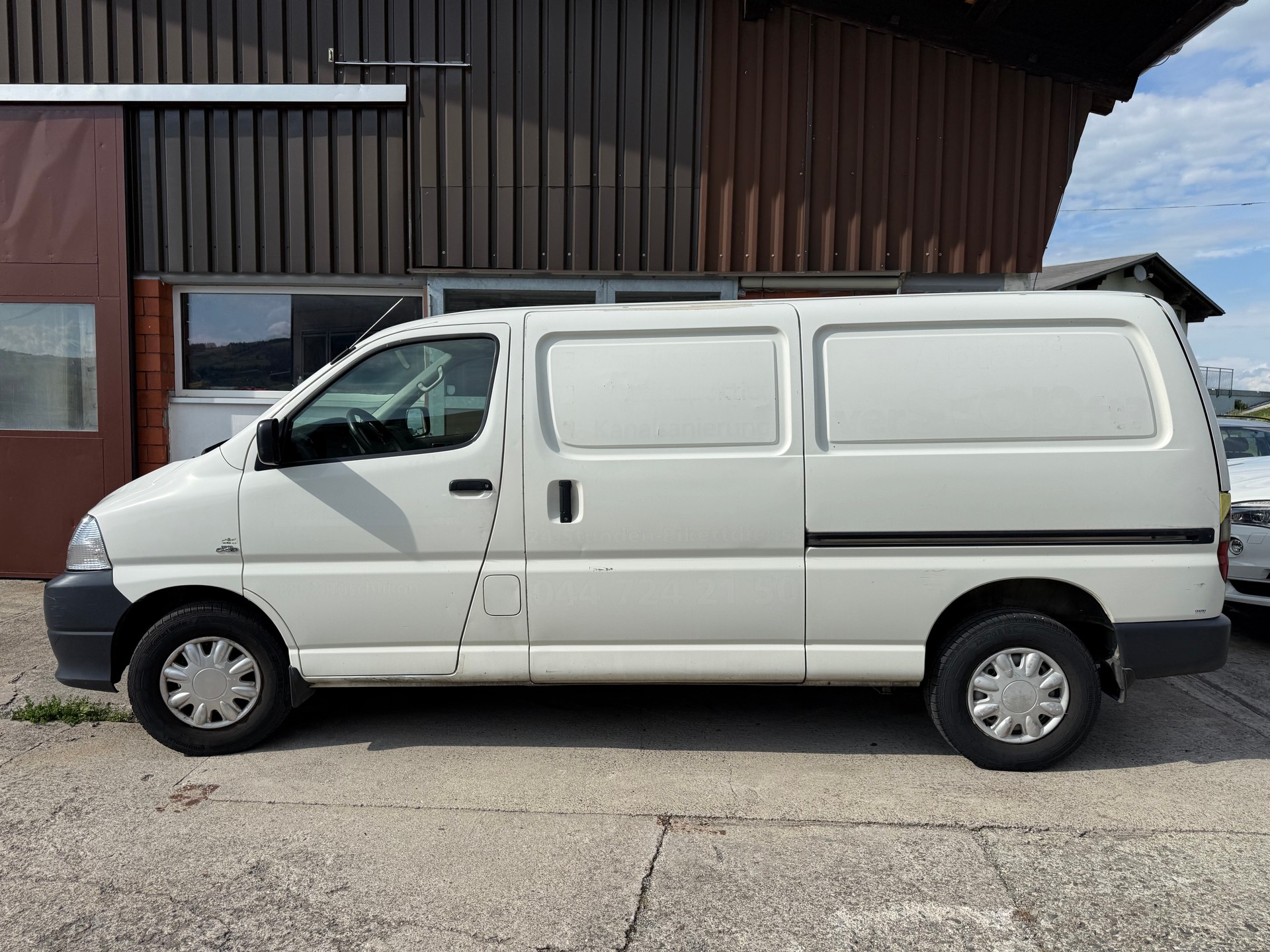 TOYOTA Hiace D-4D Van LWB-image-1