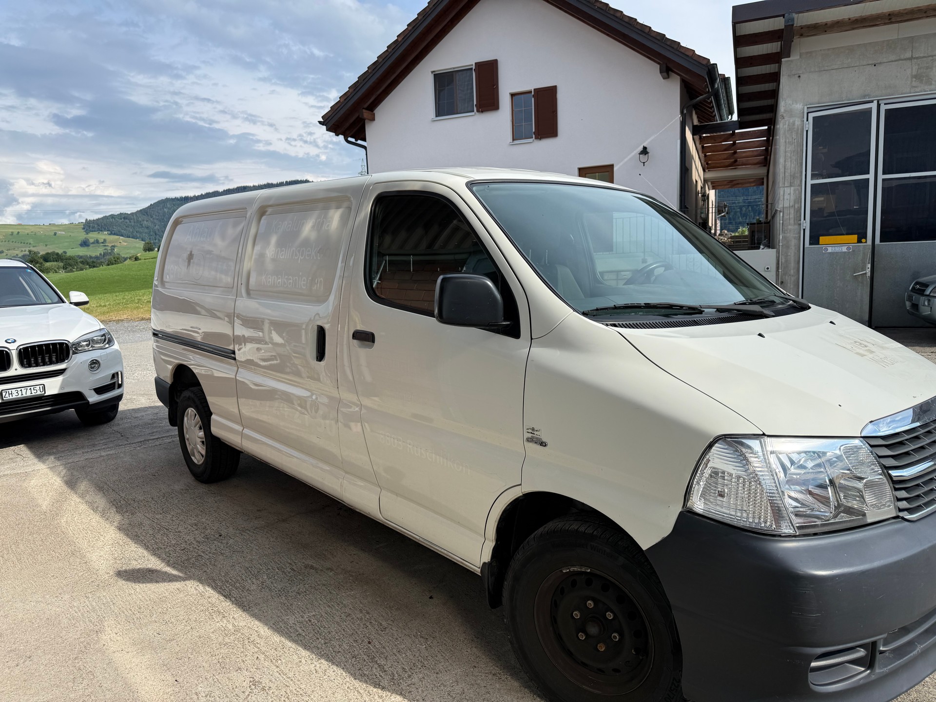 TOYOTA Hiace D-4D Van LWB-image-2