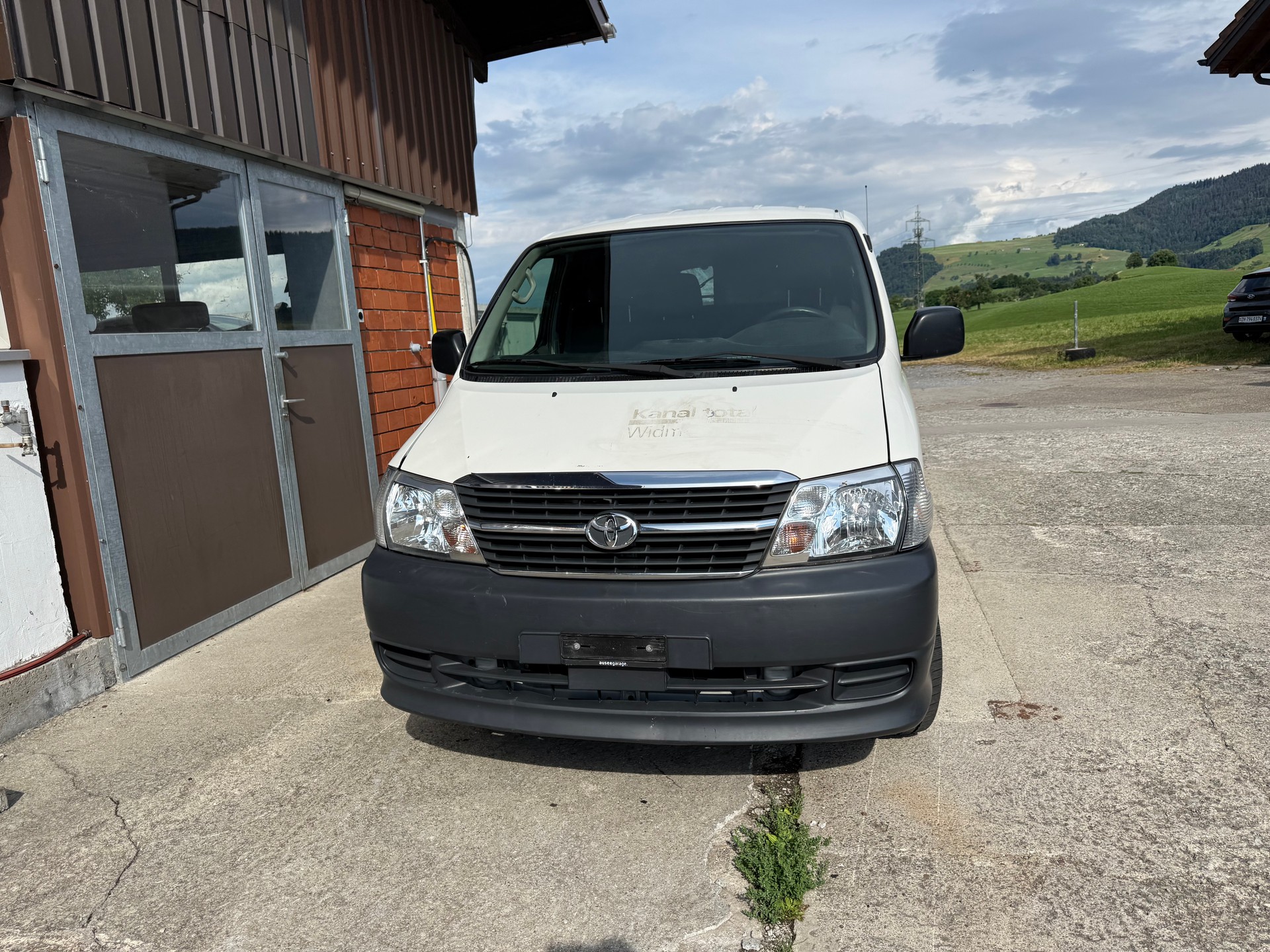 TOYOTA Hiace D-4D Van LWB-image-0