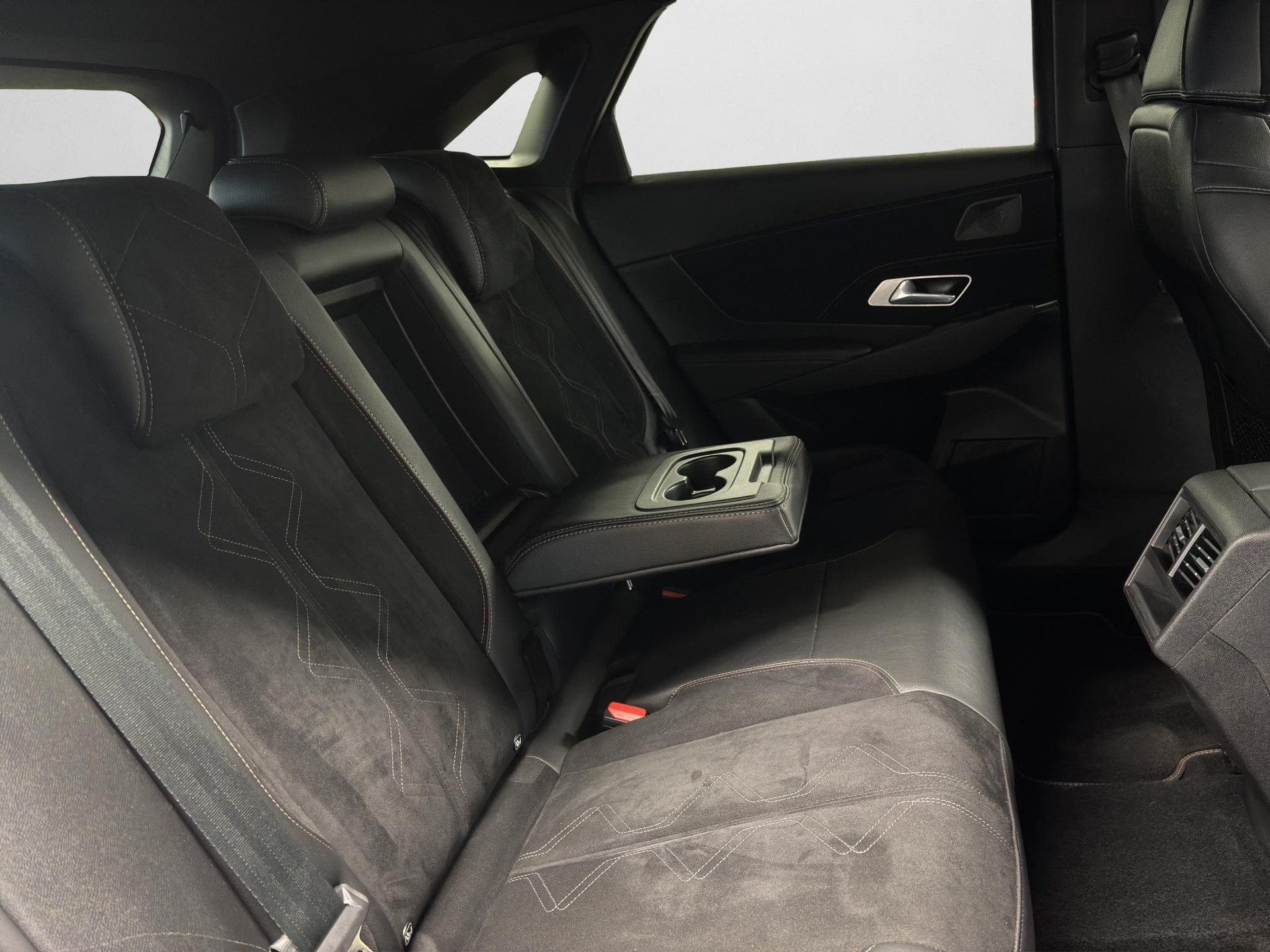DS AUTOMOBILES 7 1.6 E-Tense Ligne Noire 4x4-image-13