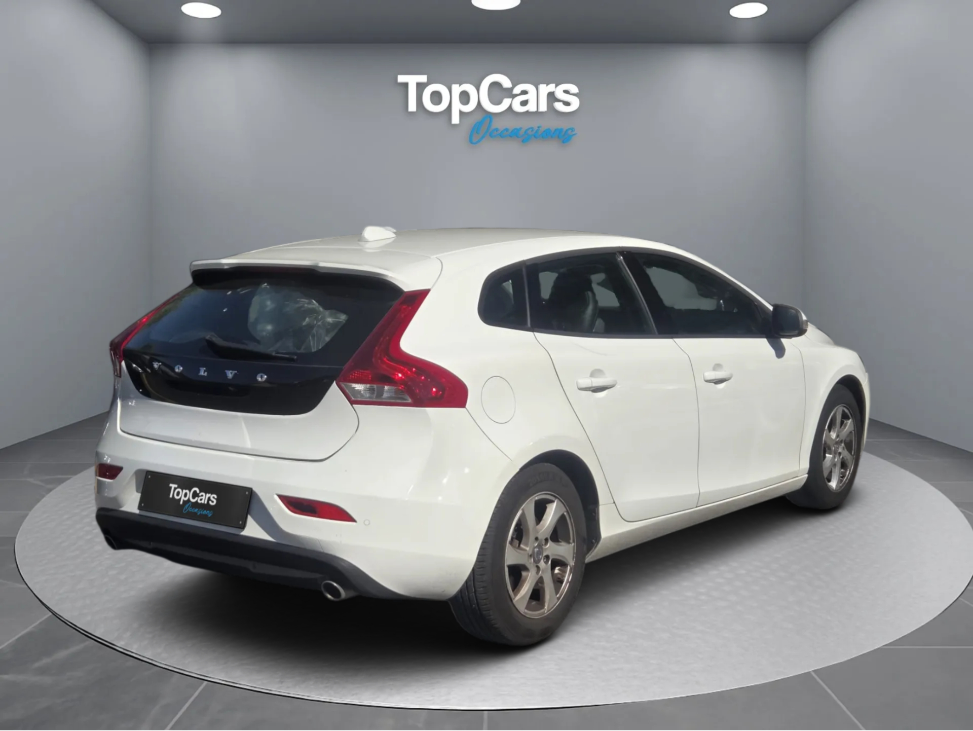 VOLVO V40 D3 Kinetic Geartronic-image-2