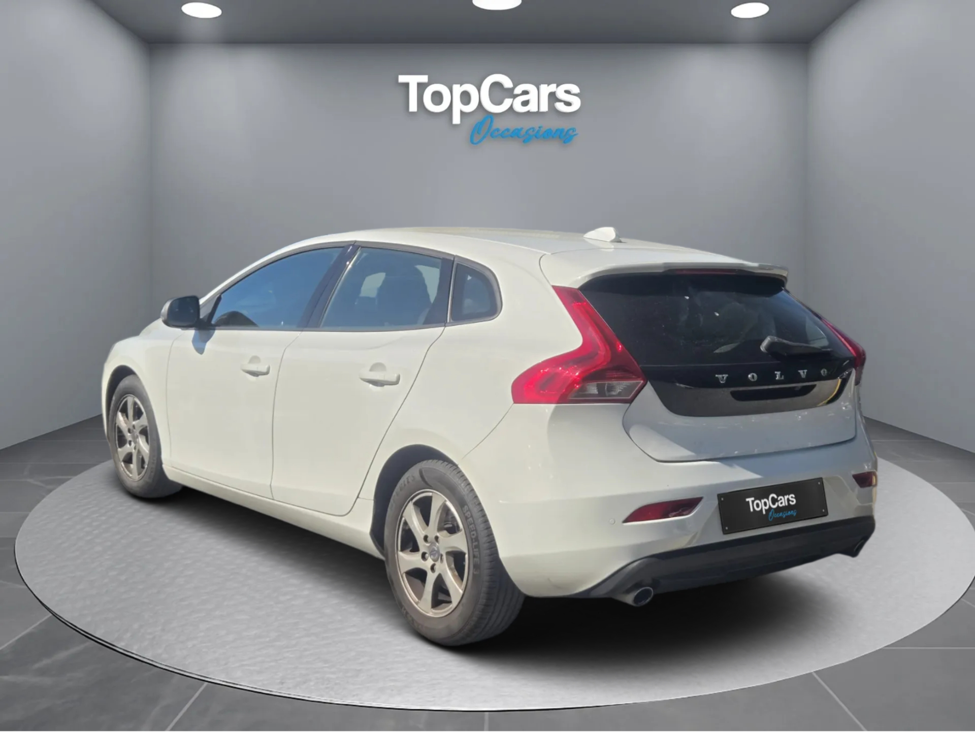 VOLVO V40 D3 Kinetic Geartronic-image-1