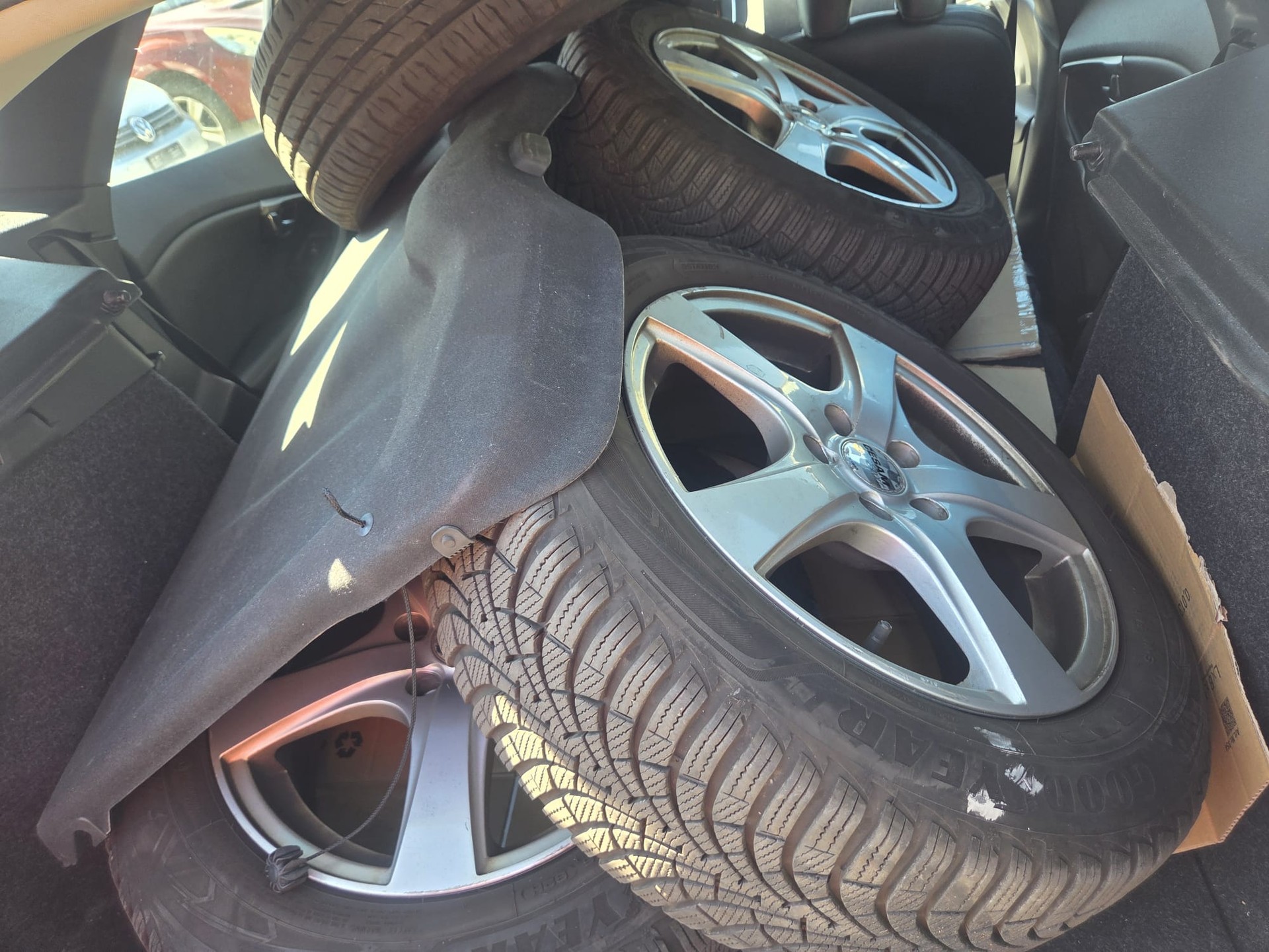 VOLVO V40 D3 Kinetic Geartronic-image-11