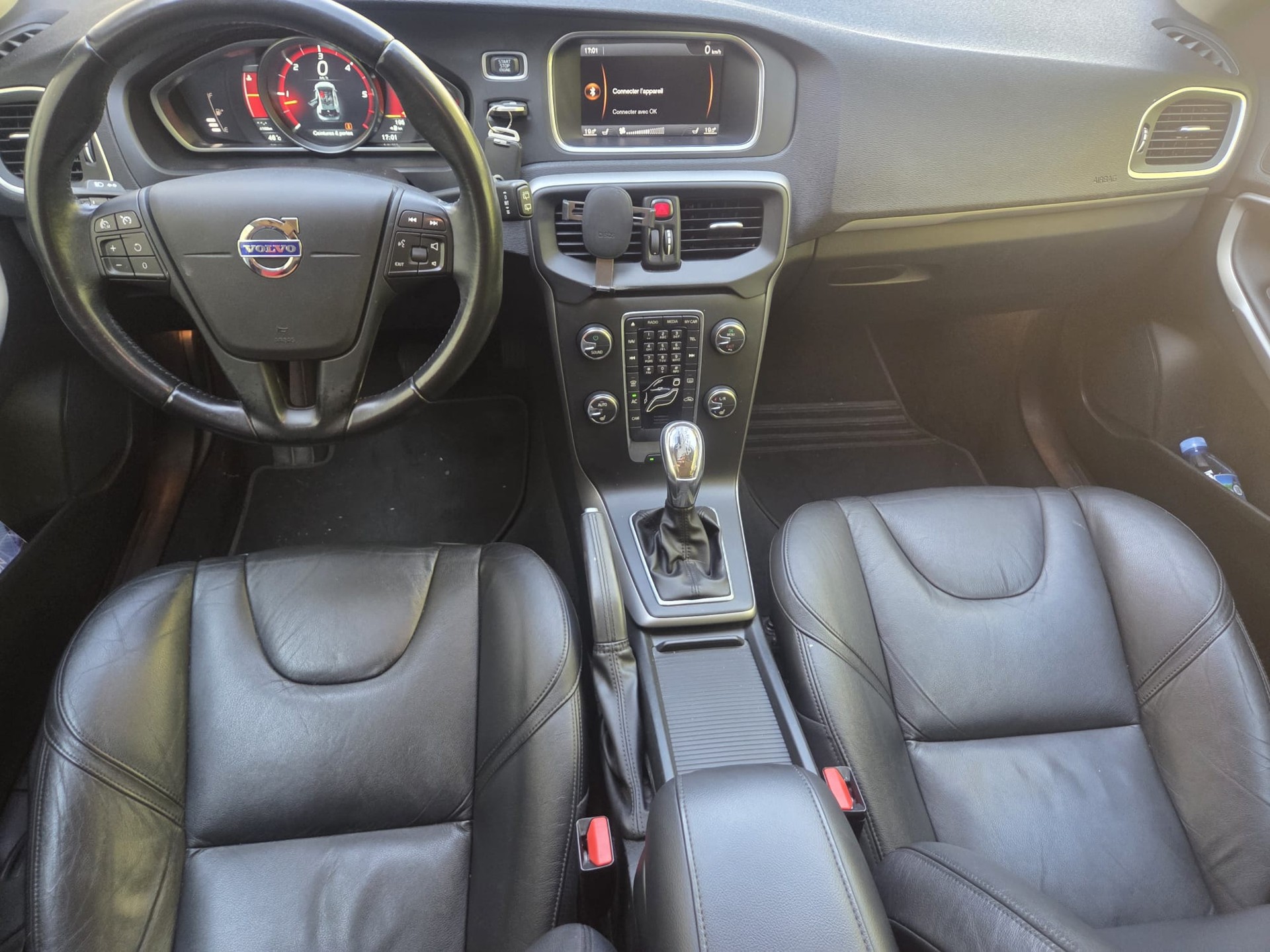 VOLVO V40 D3 Kinetic Geartronic-image-6