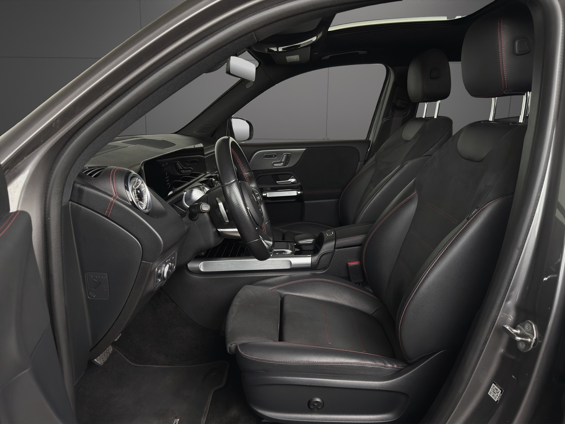 MERCEDES-BENZ EQB 350 AMG Line 4Matic-image-5