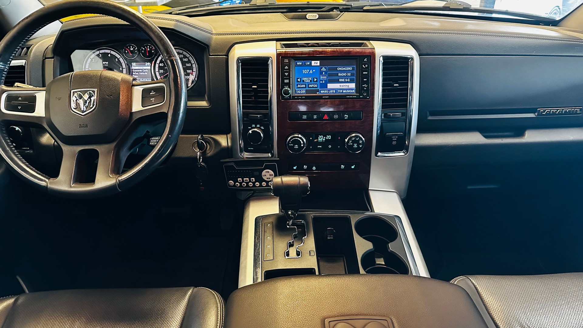 DODGE Ram 1500 5.7 HEMI V8 LARAMIE-image-12