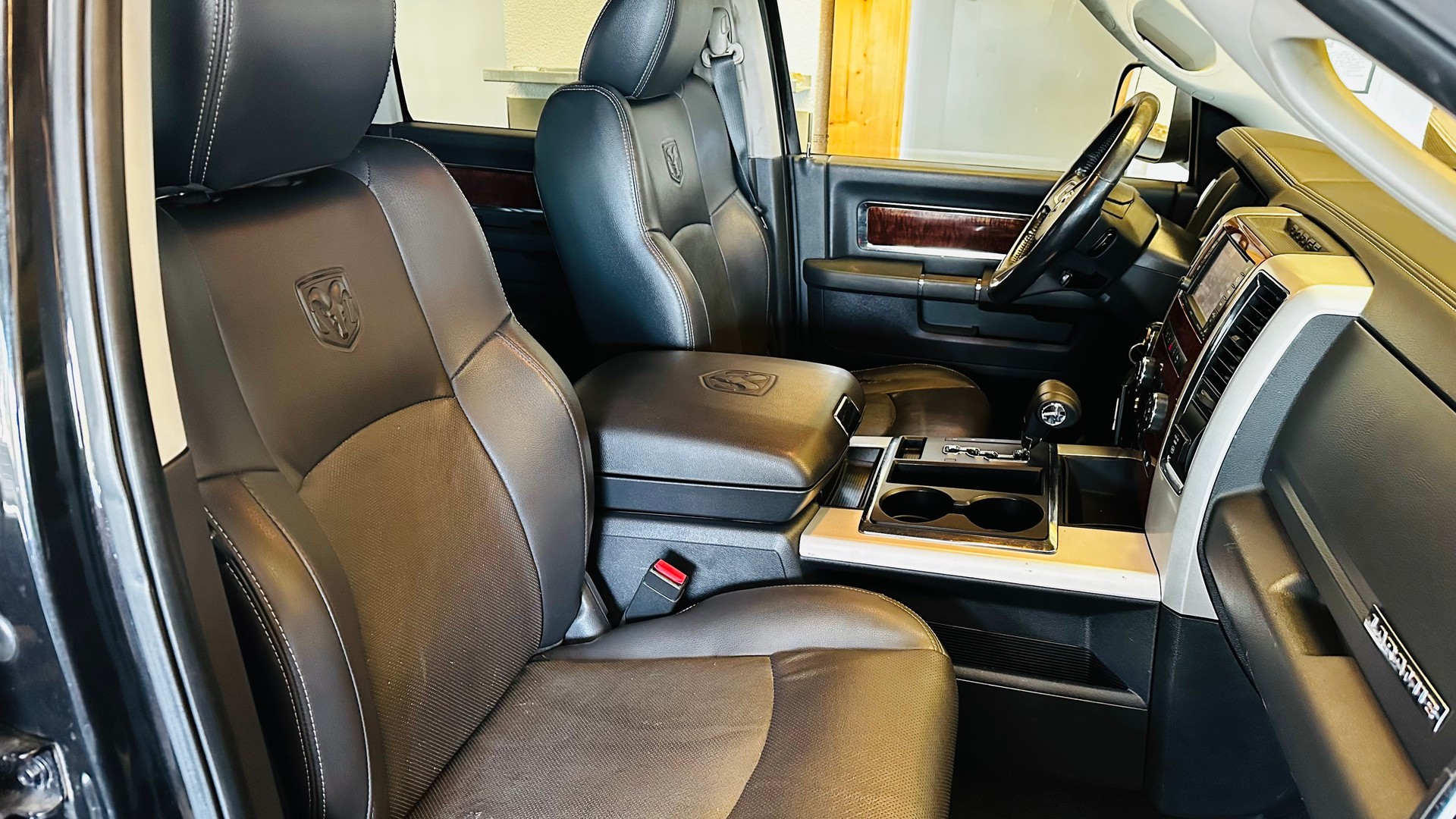 DODGE Ram 1500 5.7 HEMI V8 LARAMIE-image-13