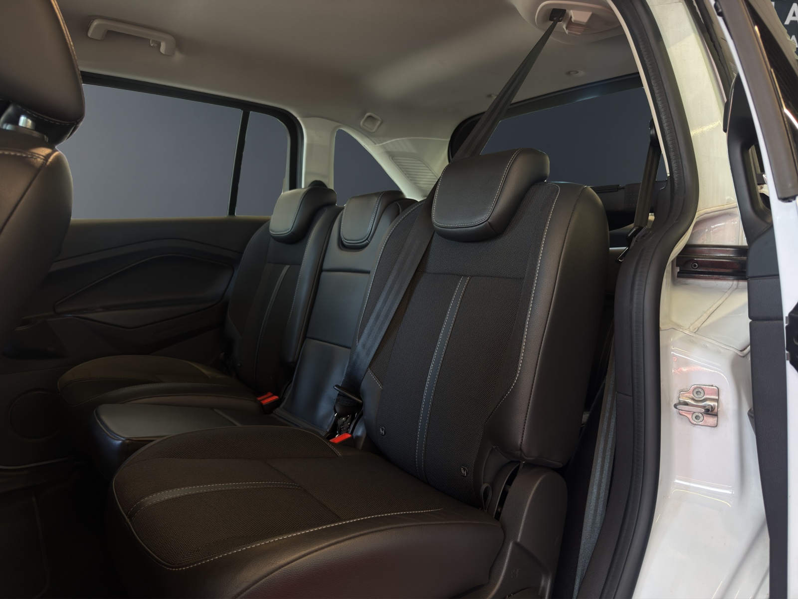 FORD GrC-Max 1.0 SCTi Titanium X-image-13