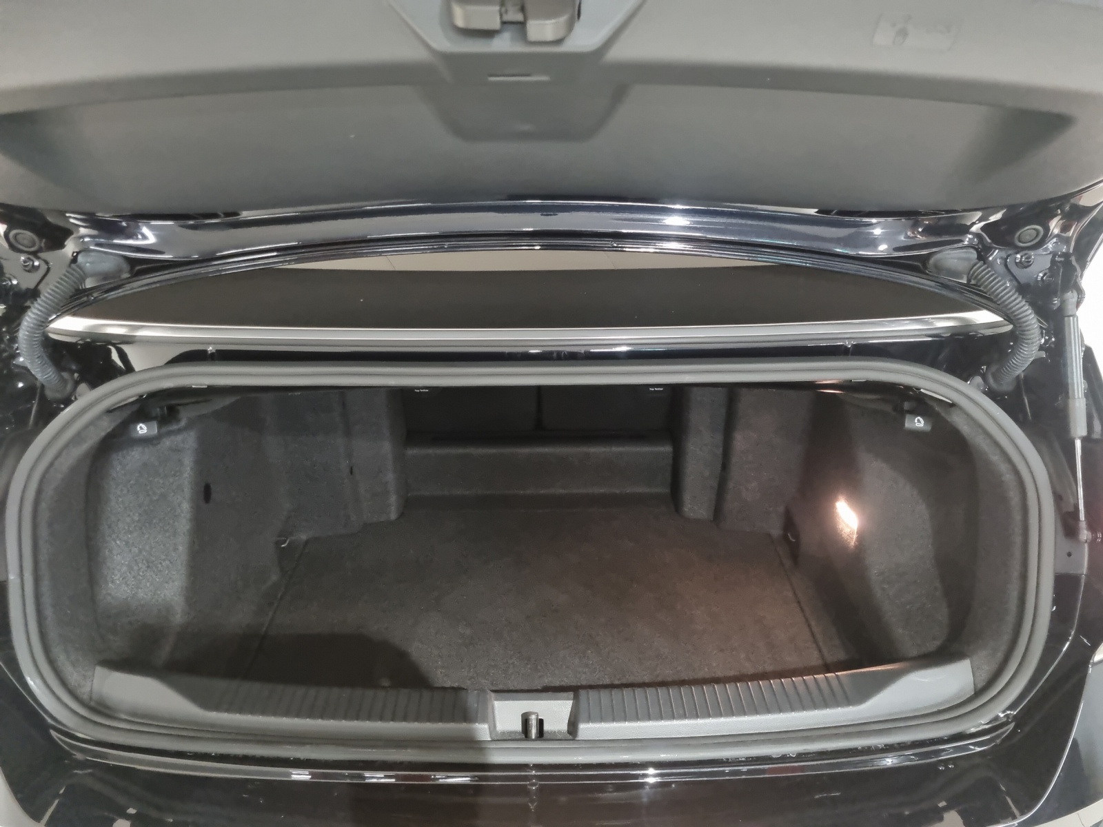 VW T-Roc Cabriolet 1.0 TSI Advance-image-12
