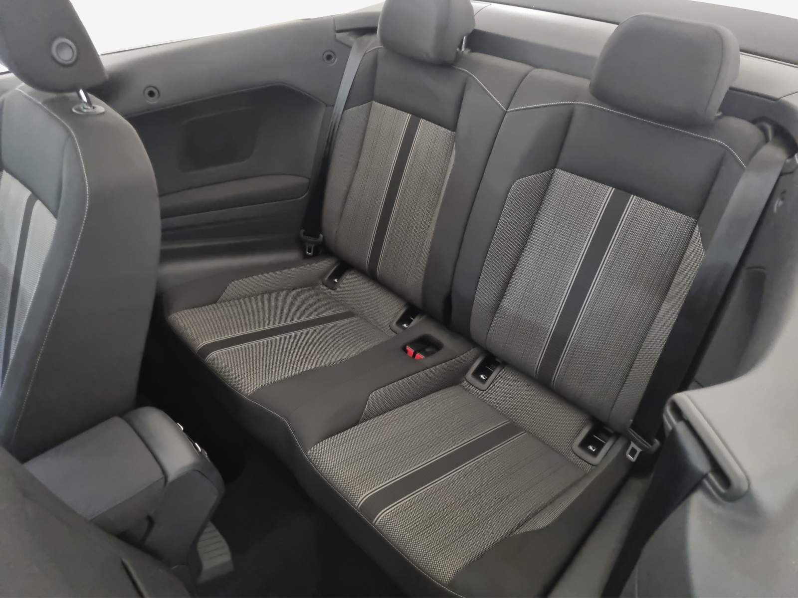 VW T-Roc Cabriolet 1.0 TSI Advance-image-11
