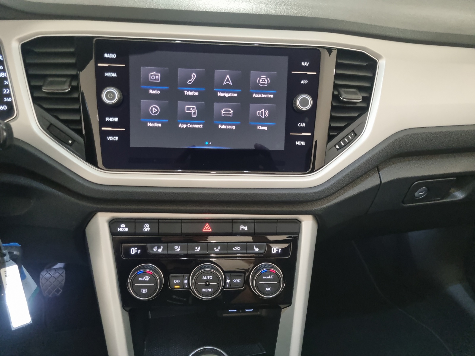 VW T-Roc Cabriolet 1.0 TSI Advance-image-10