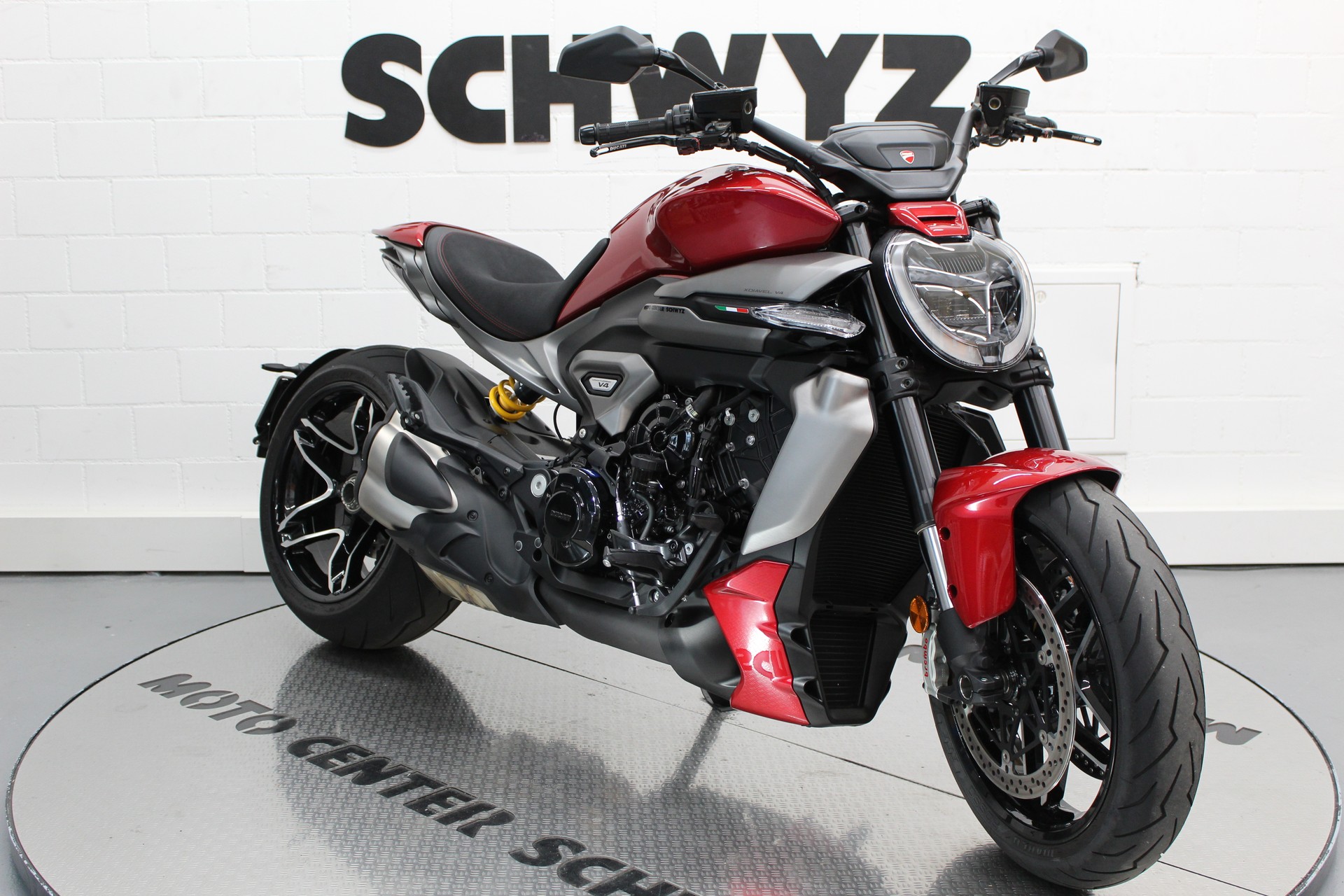 DUCATI XDiavel V4-showroom-element-1