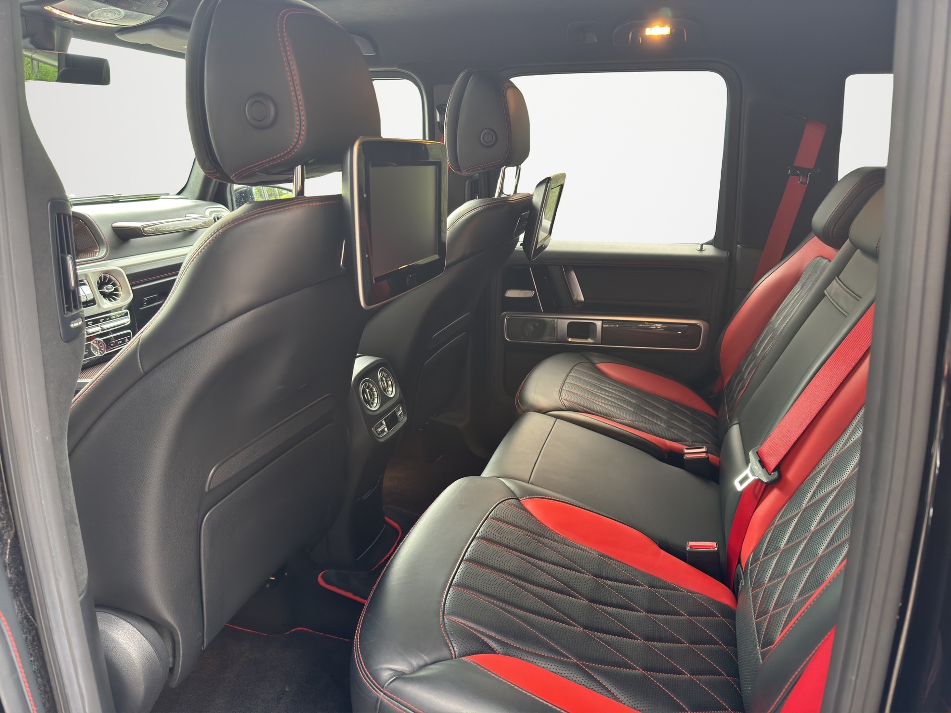MERCEDES-BENZ G 63 AMG-image-12