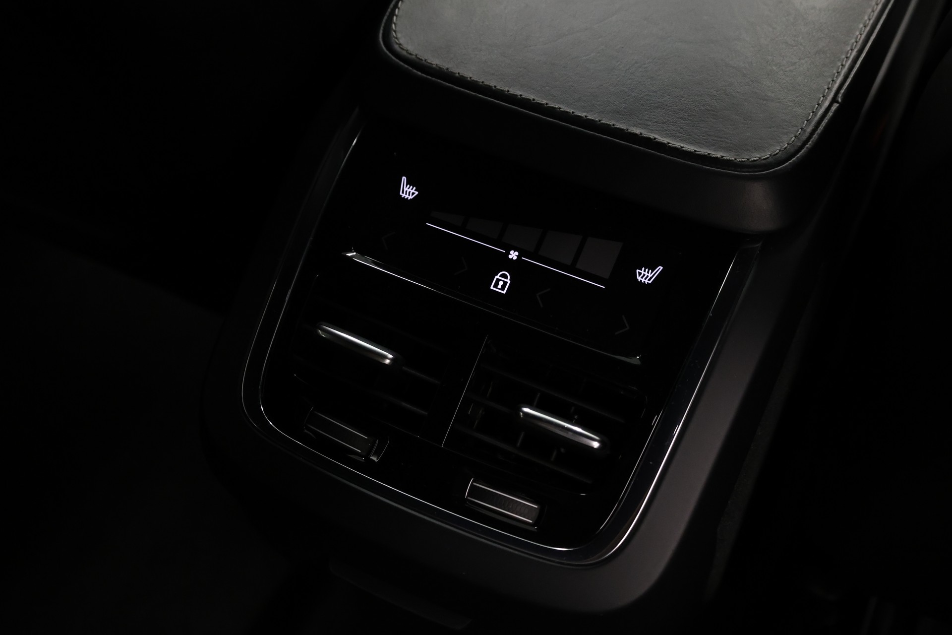 VOLVO XC90 2.0 D5 Inscription 7P. AWD-image-25