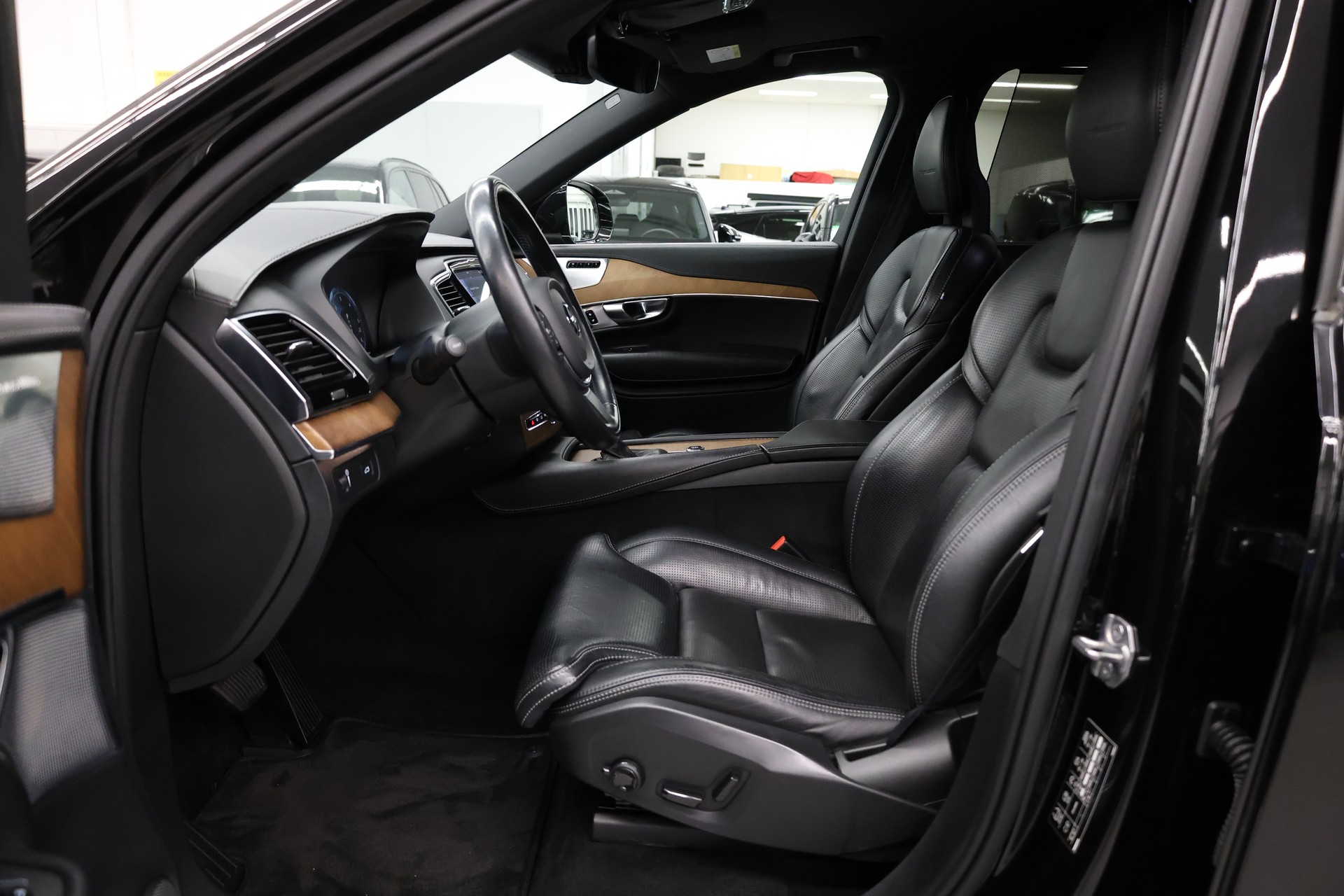 VOLVO XC90 2.0 D5 Inscription 7P. AWD-image-11