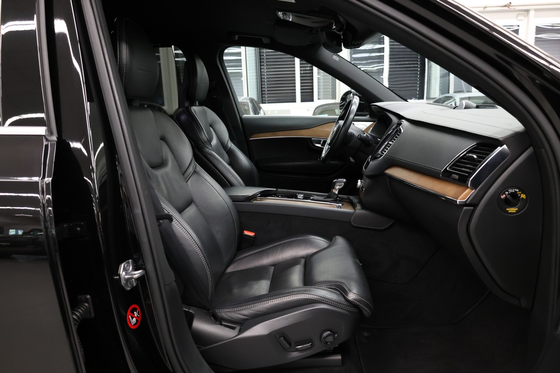 VOLVO XC90 2.0 D5 Inscription 7P. AWD-image-12