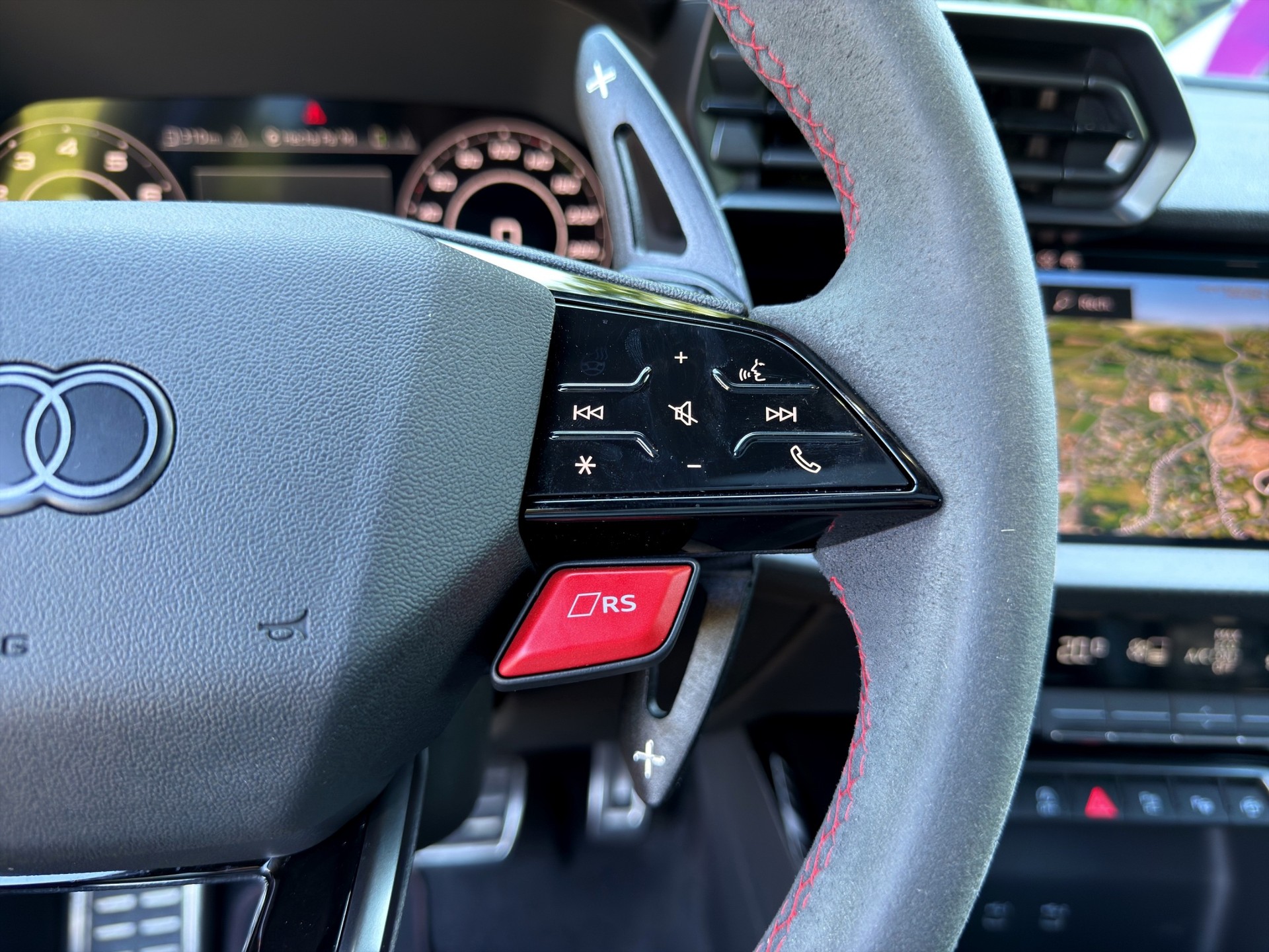 AUDI RS3 Sportback 2.5 TSI quattro S-tronic-image-17