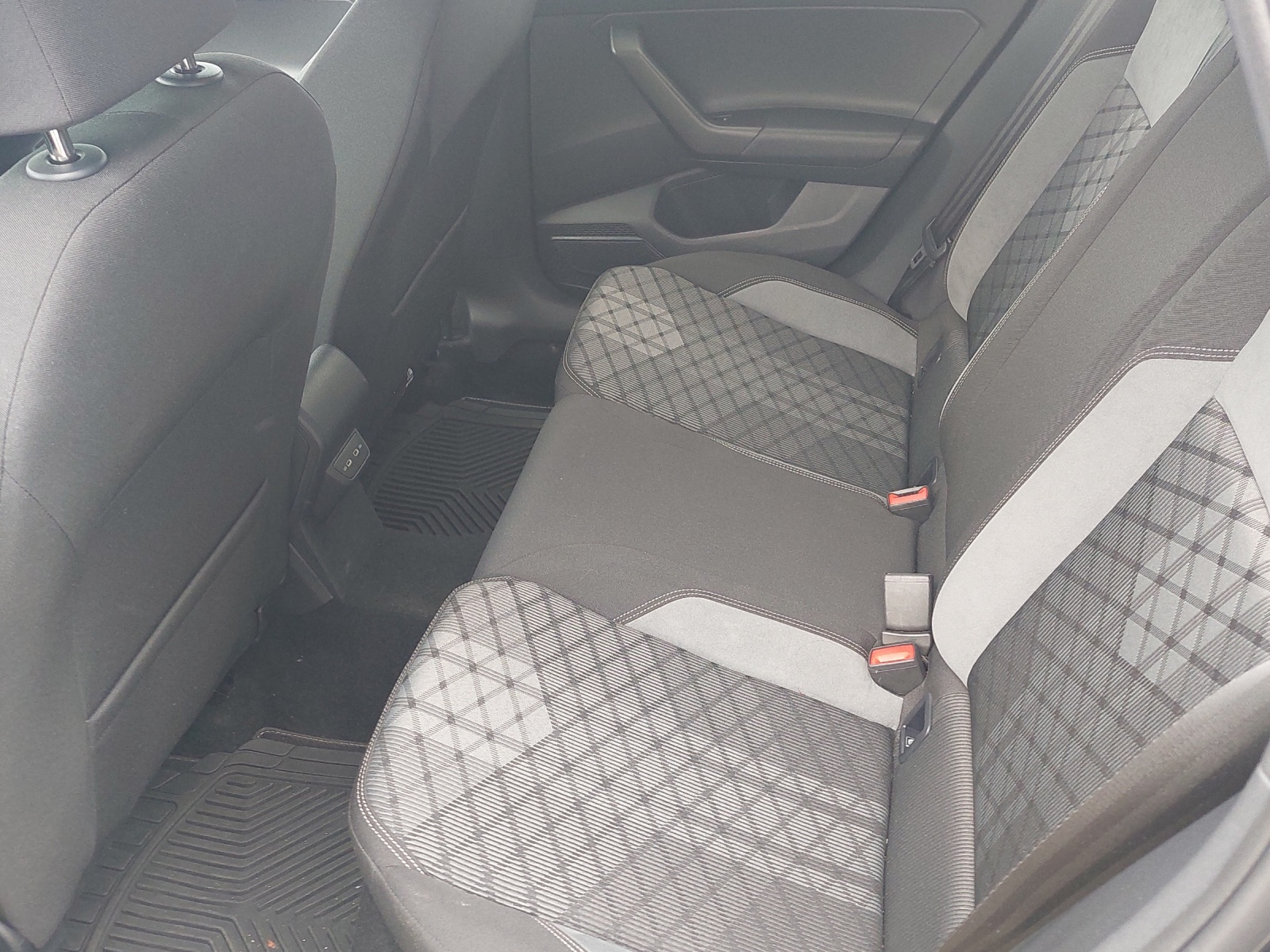 VW Polo 1.0 TSI R-Line DSG-image-11
