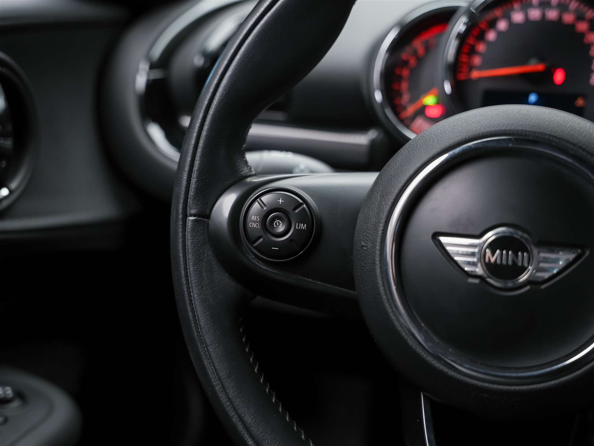 MINI Clubman Cooper S ALL4 Steptronic *Rückfahrkamera*Keyless Go*Standlüftung*-image-25