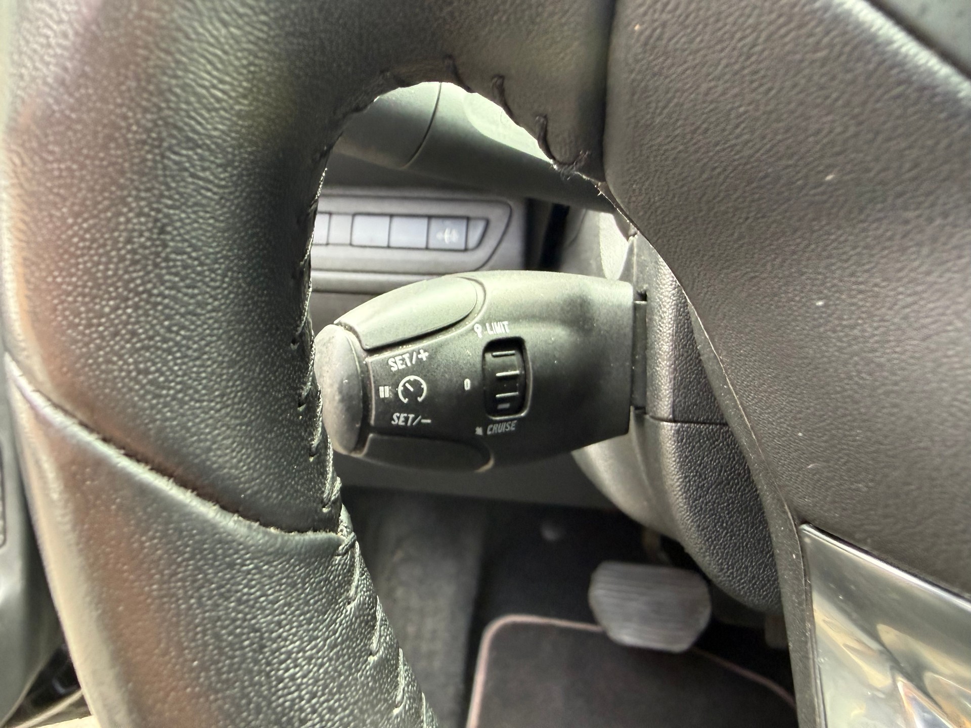 PEUGEOT 208 1.6 VTI Allure Automatik-image-5