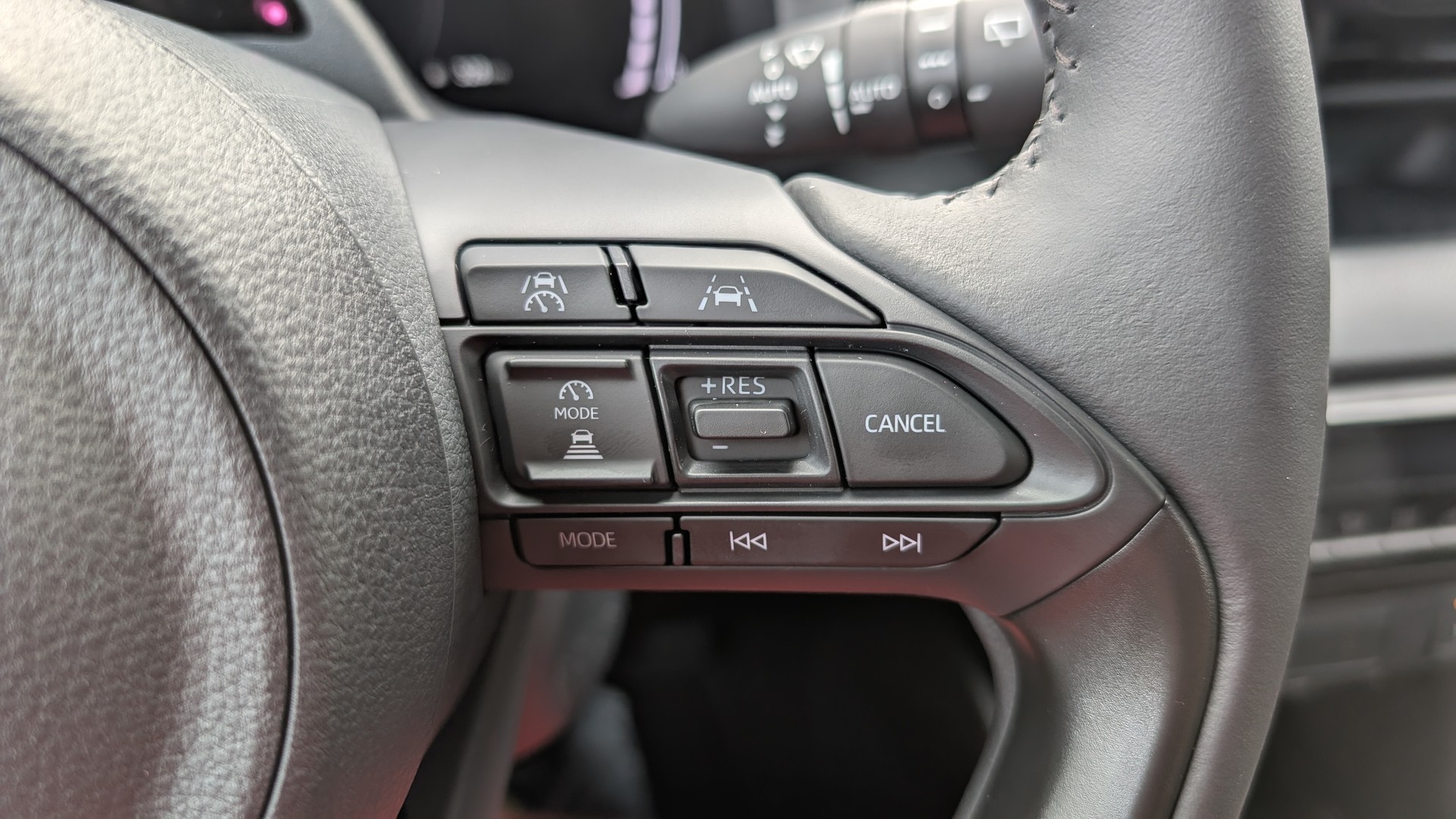 TOYOTA Yaris 1.5 Trend e-CVT-image-16