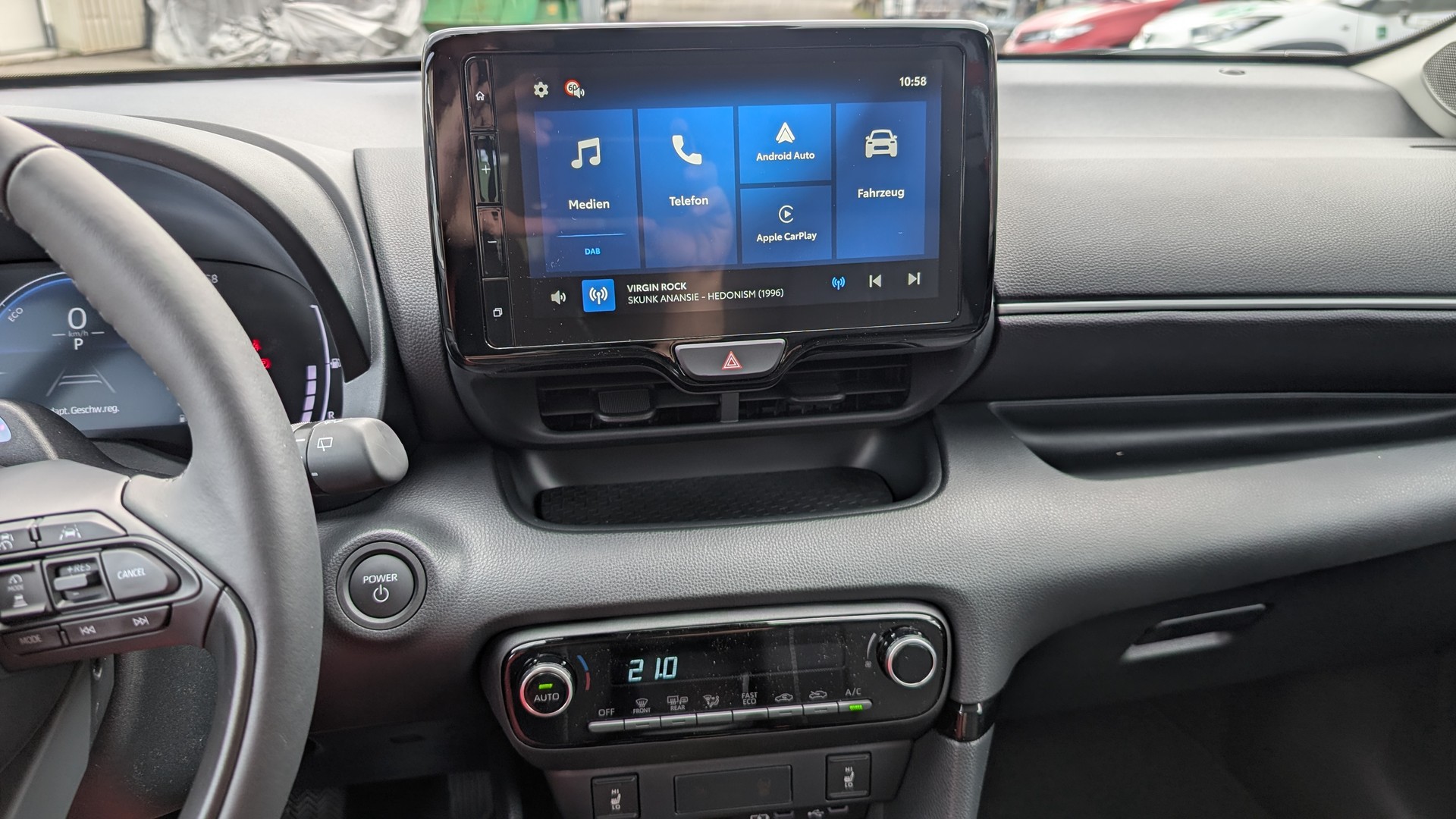 TOYOTA Yaris 1.5 Trend e-CVT-image-19