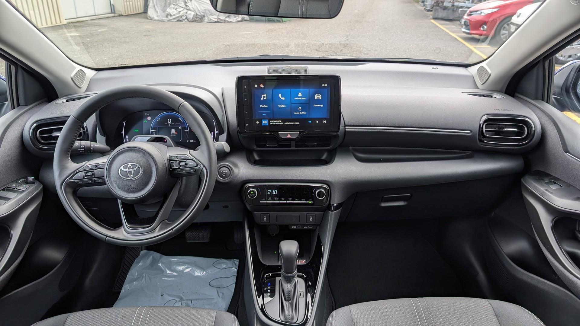 TOYOTA Yaris 1.5 Trend e-CVT-image-13