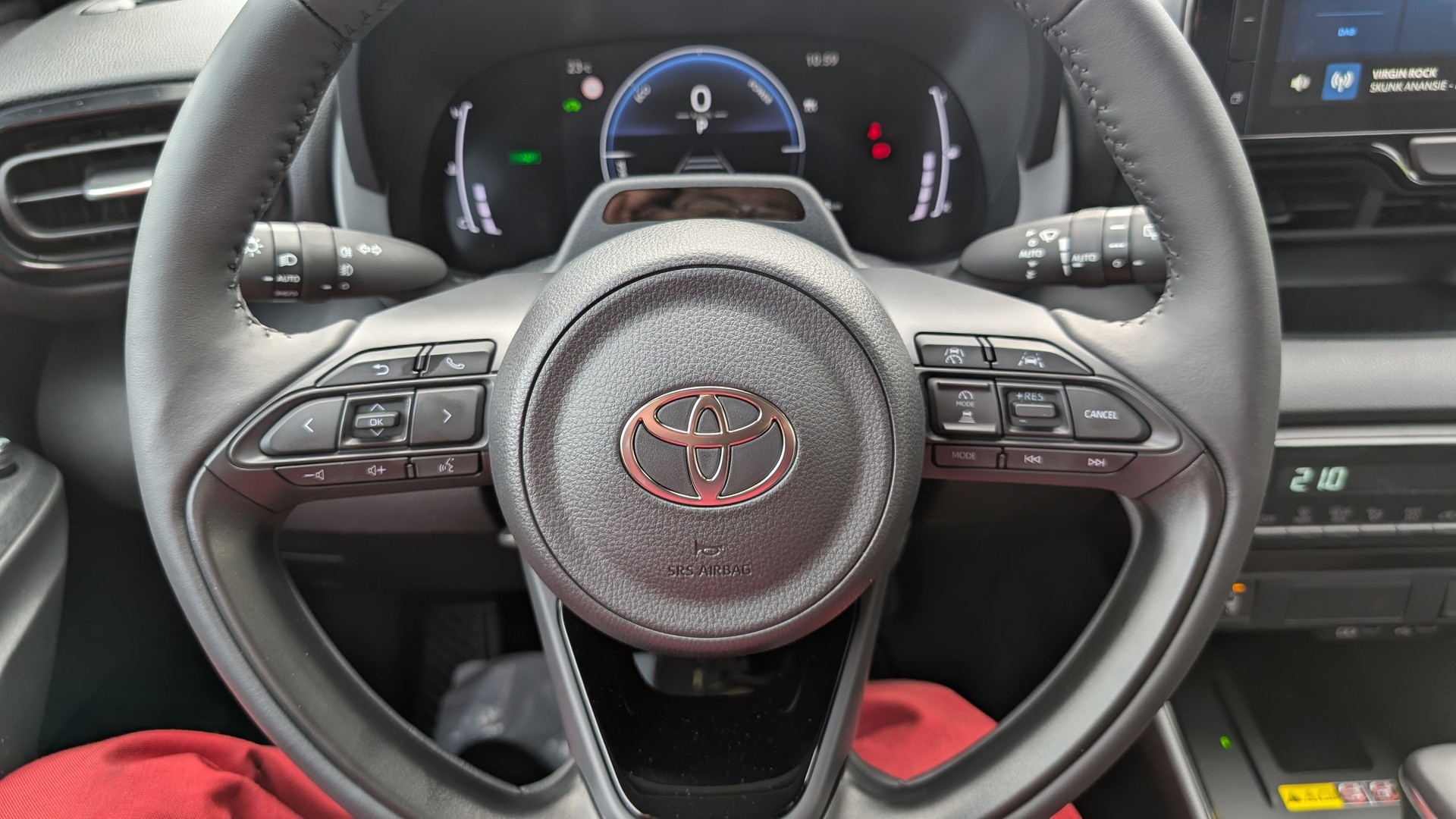 TOYOTA Yaris 1.5 Trend e-CVT-image-15