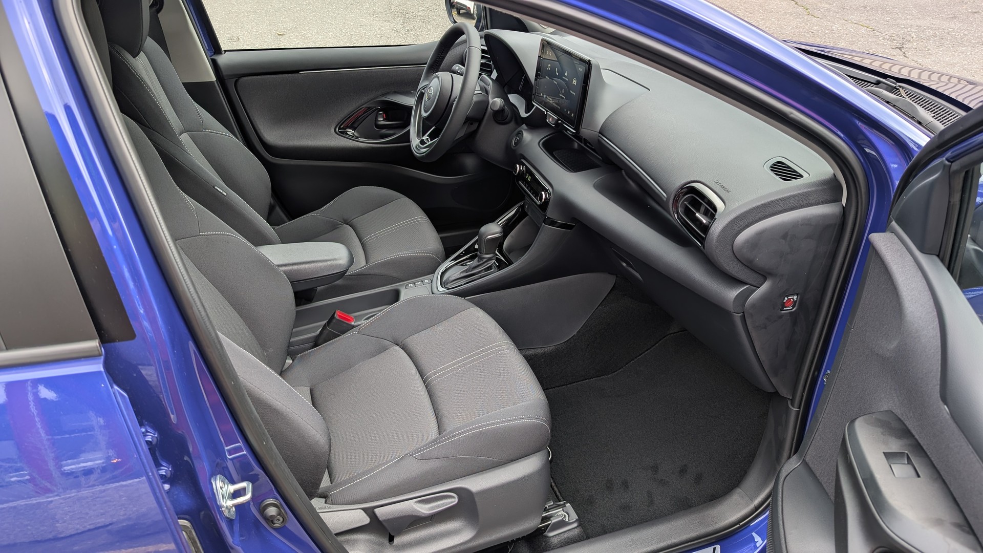 TOYOTA Yaris 1.5 Trend e-CVT-image-12