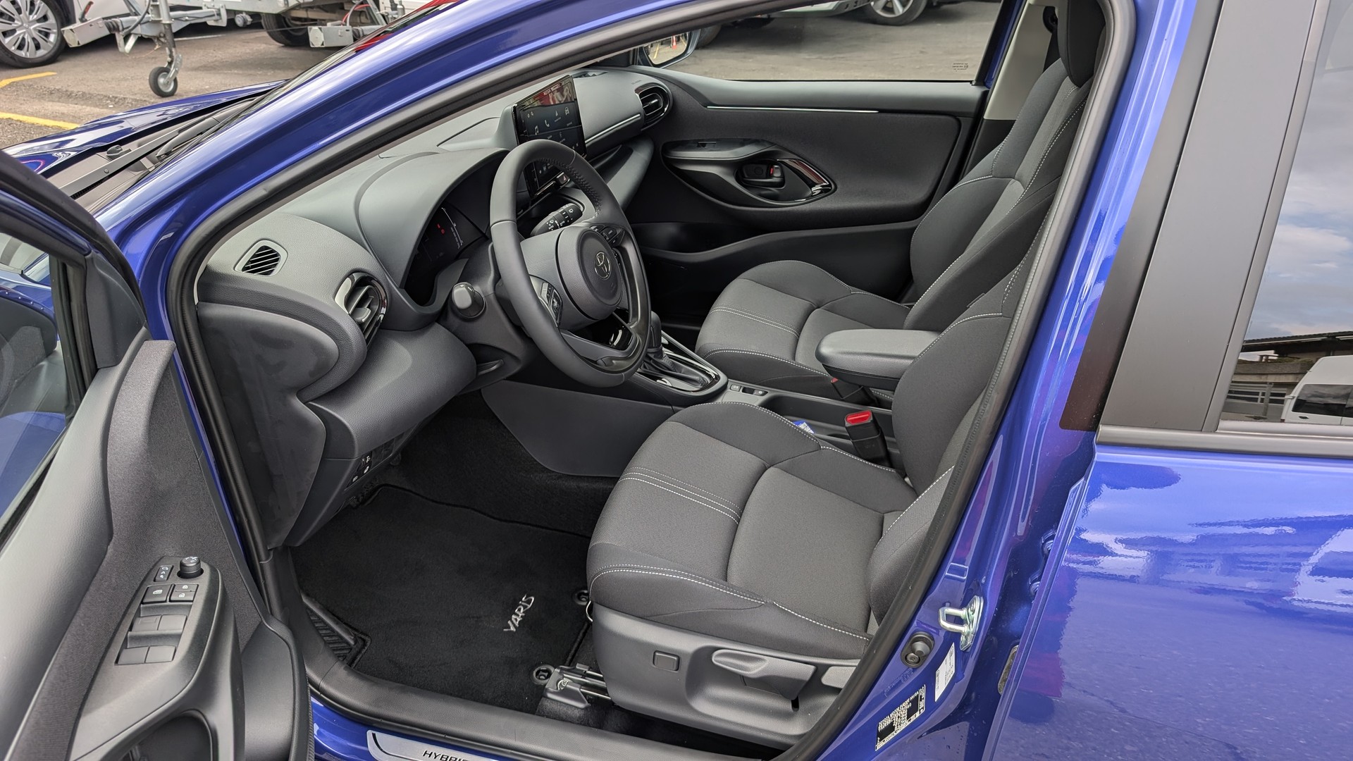 TOYOTA Yaris 1.5 Trend e-CVT-image-8