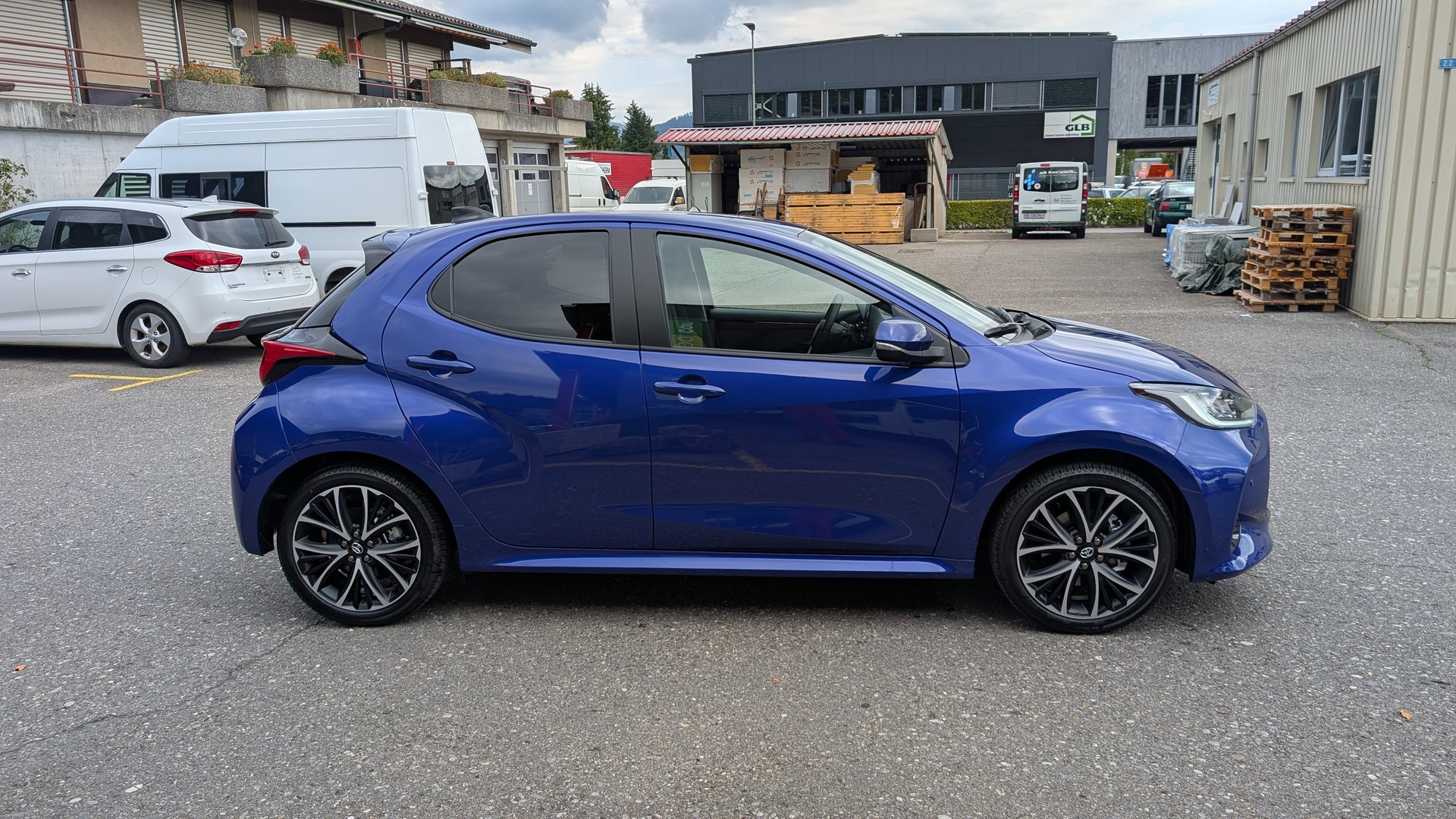 TOYOTA Yaris 1.5 Trend e-CVT-image-3
