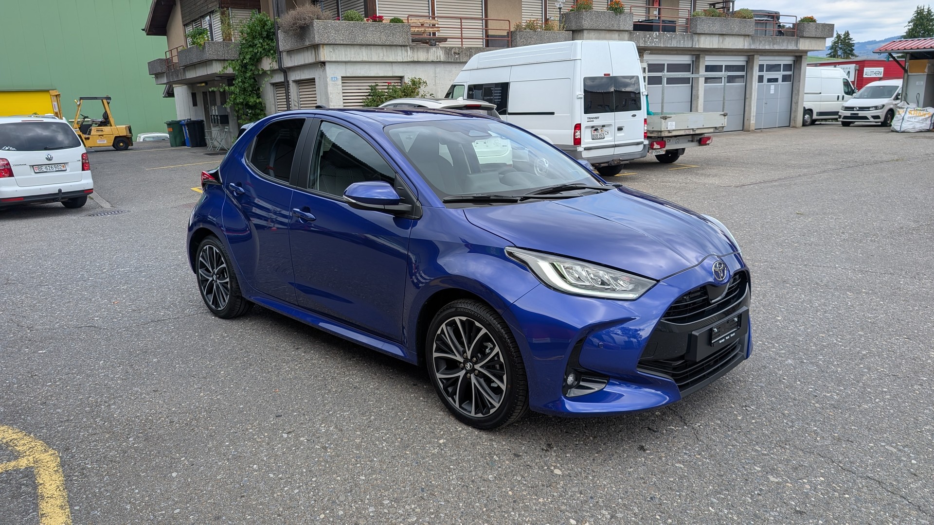 TOYOTA Yaris 1.5 Trend e-CVT-image-2
