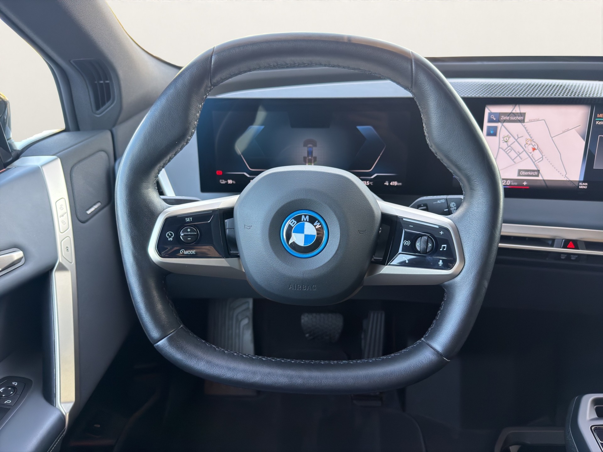 BMW iX xDrive40-image-10