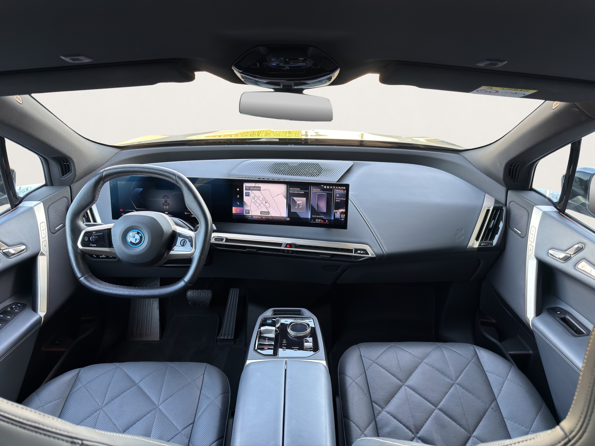 BMW iX xDrive40-image-12