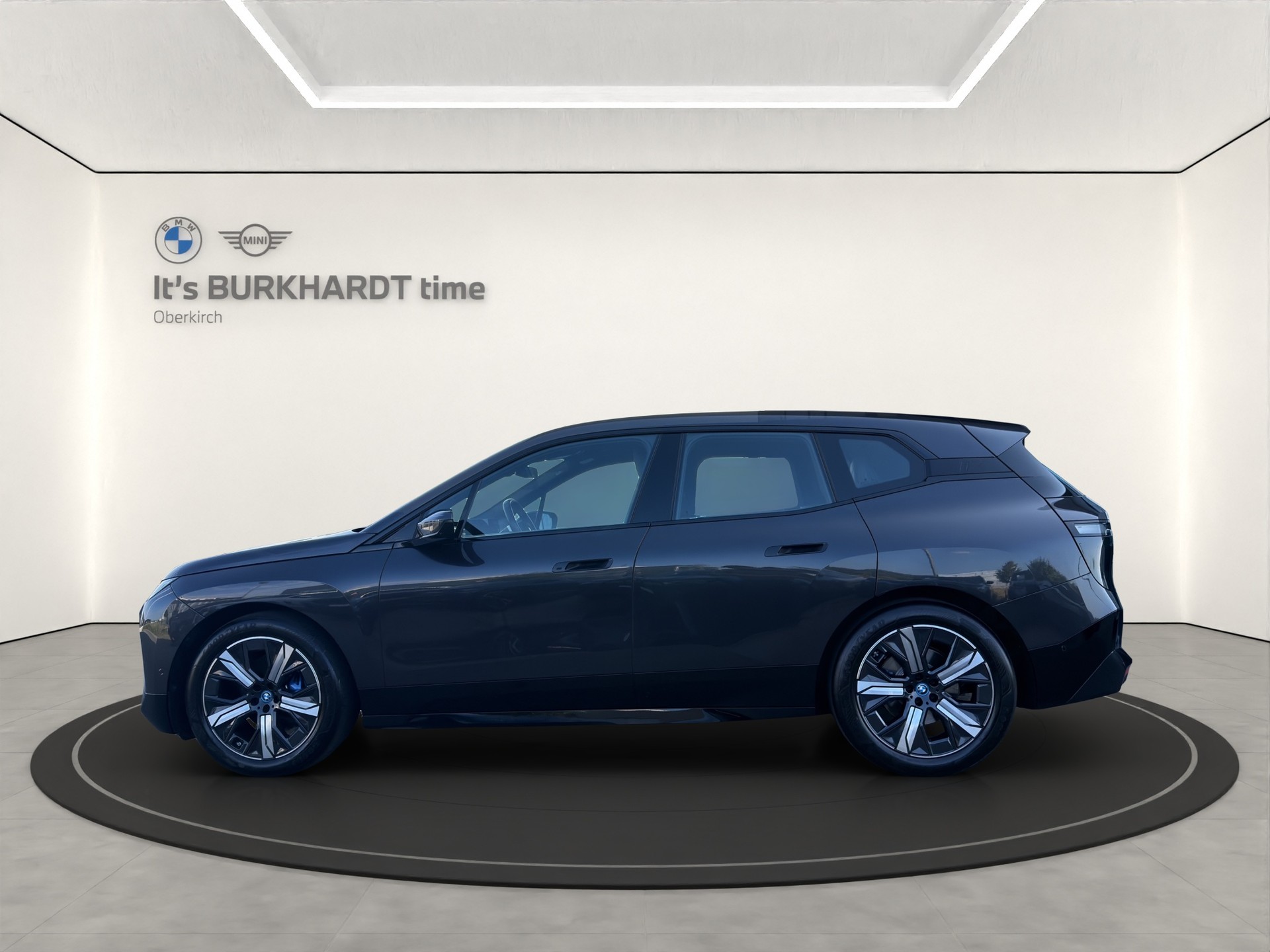 BMW iX xDrive40-image-1