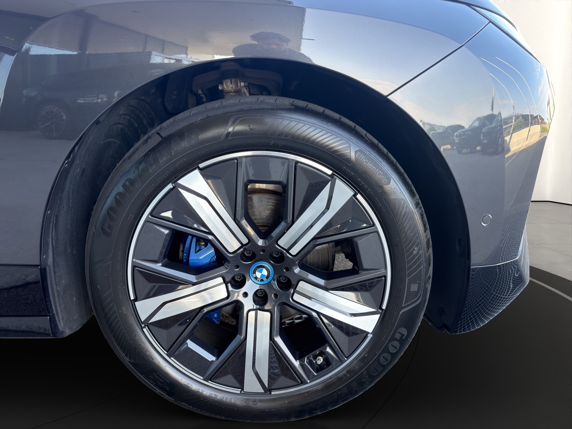 BMW iX xDrive40-image-6