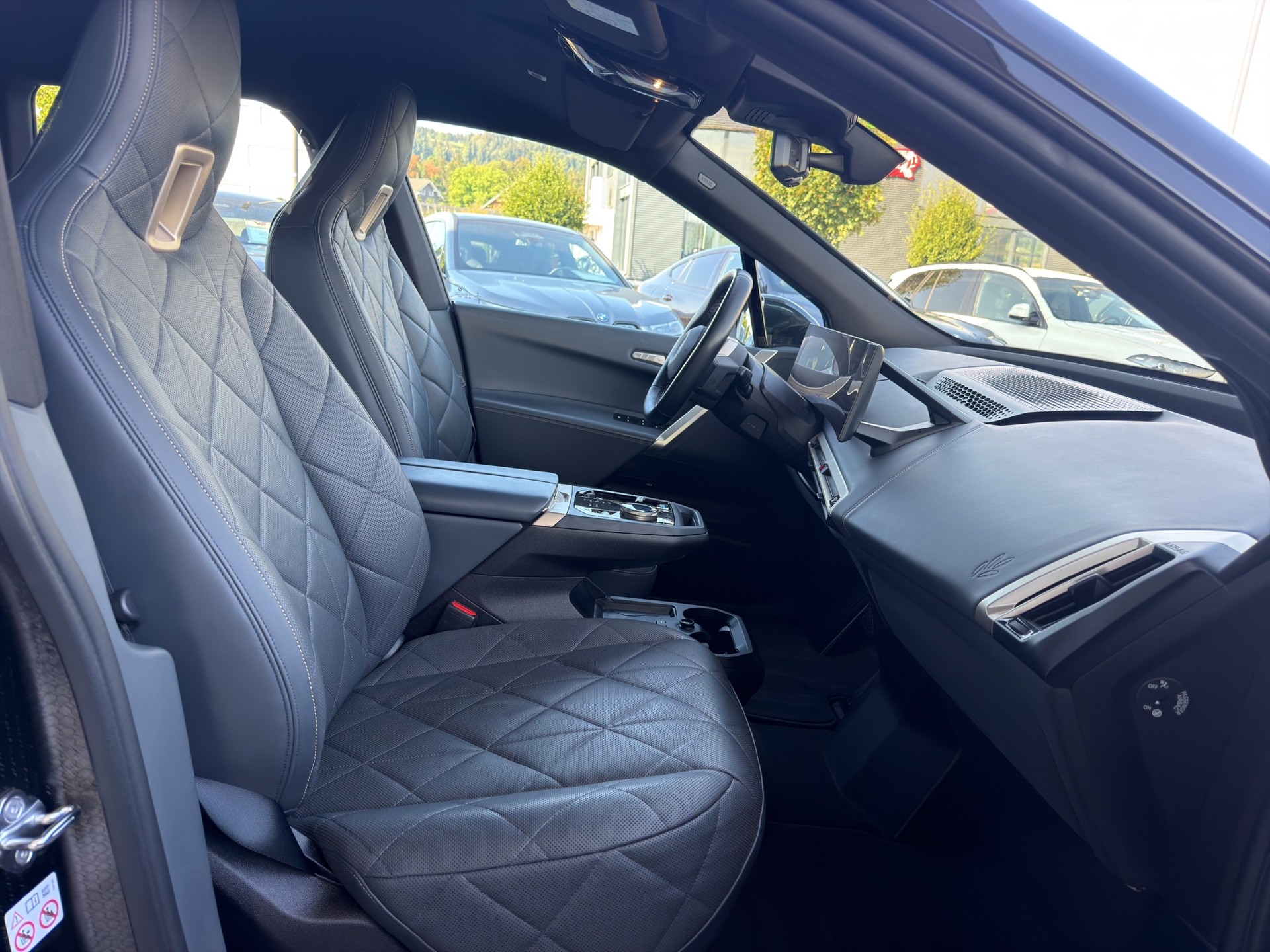 BMW iX xDrive40-image-19