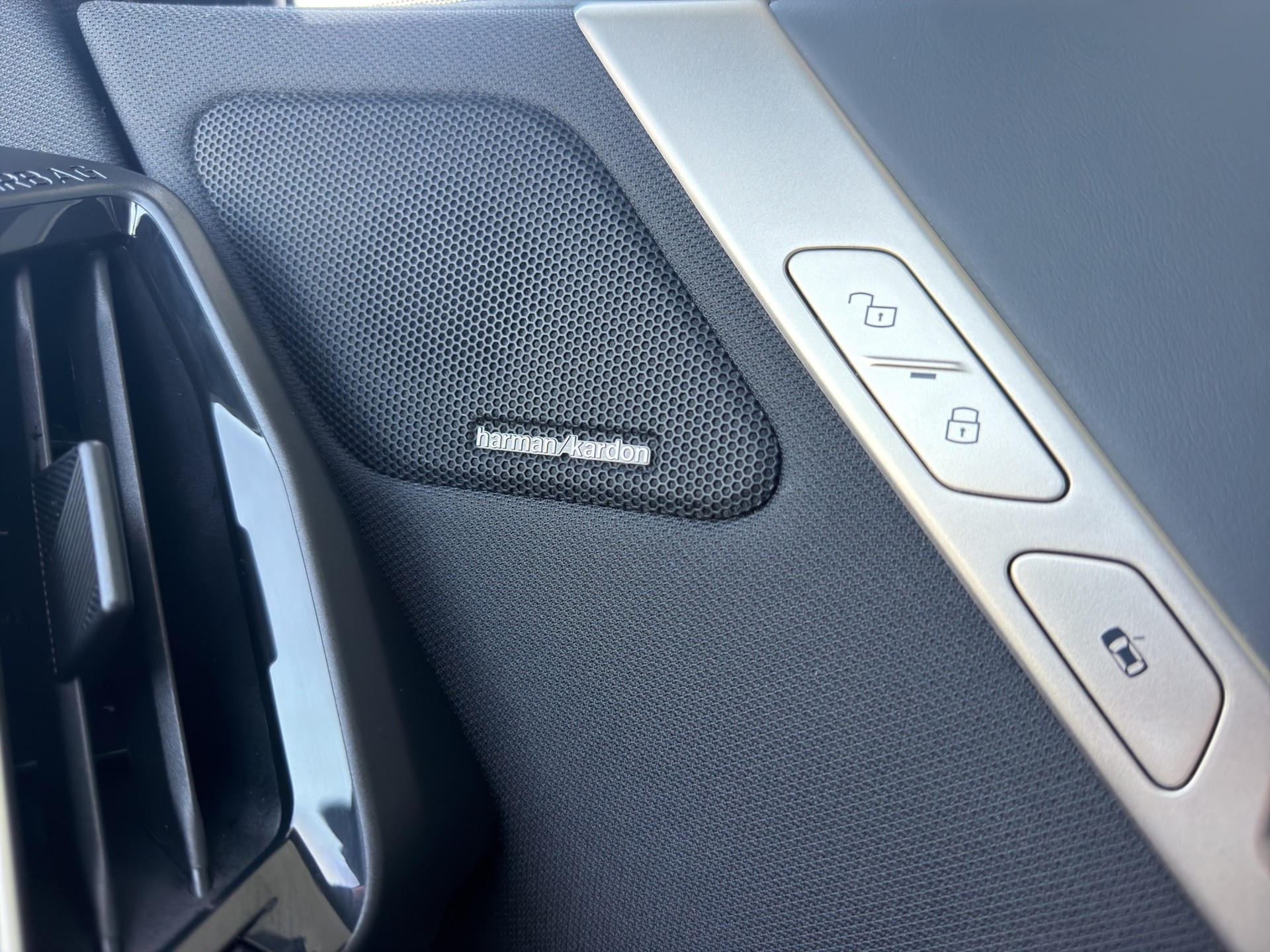 BMW iX xDrive40-image-18